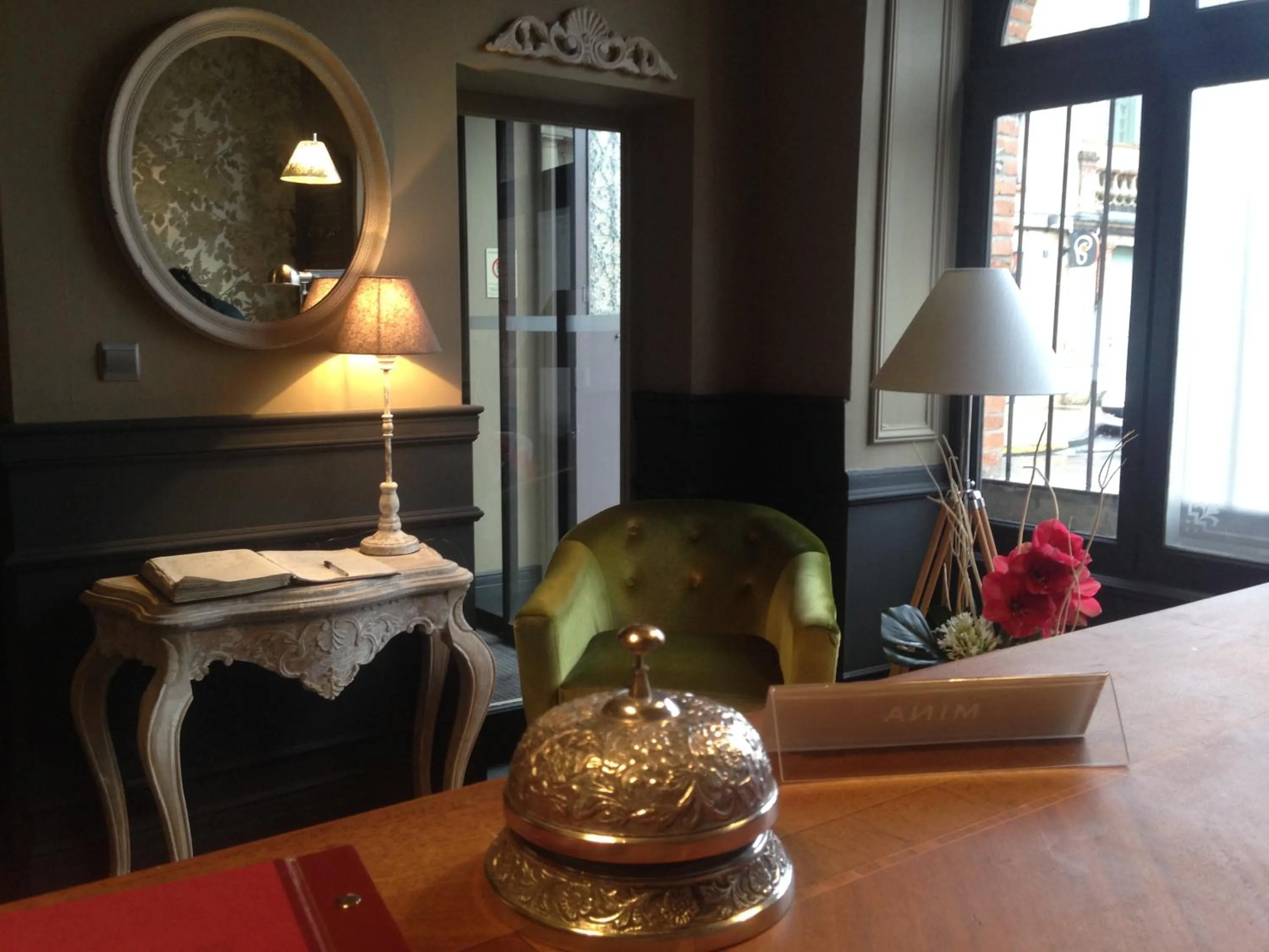 Decorative detail in Hôtel du Commerce