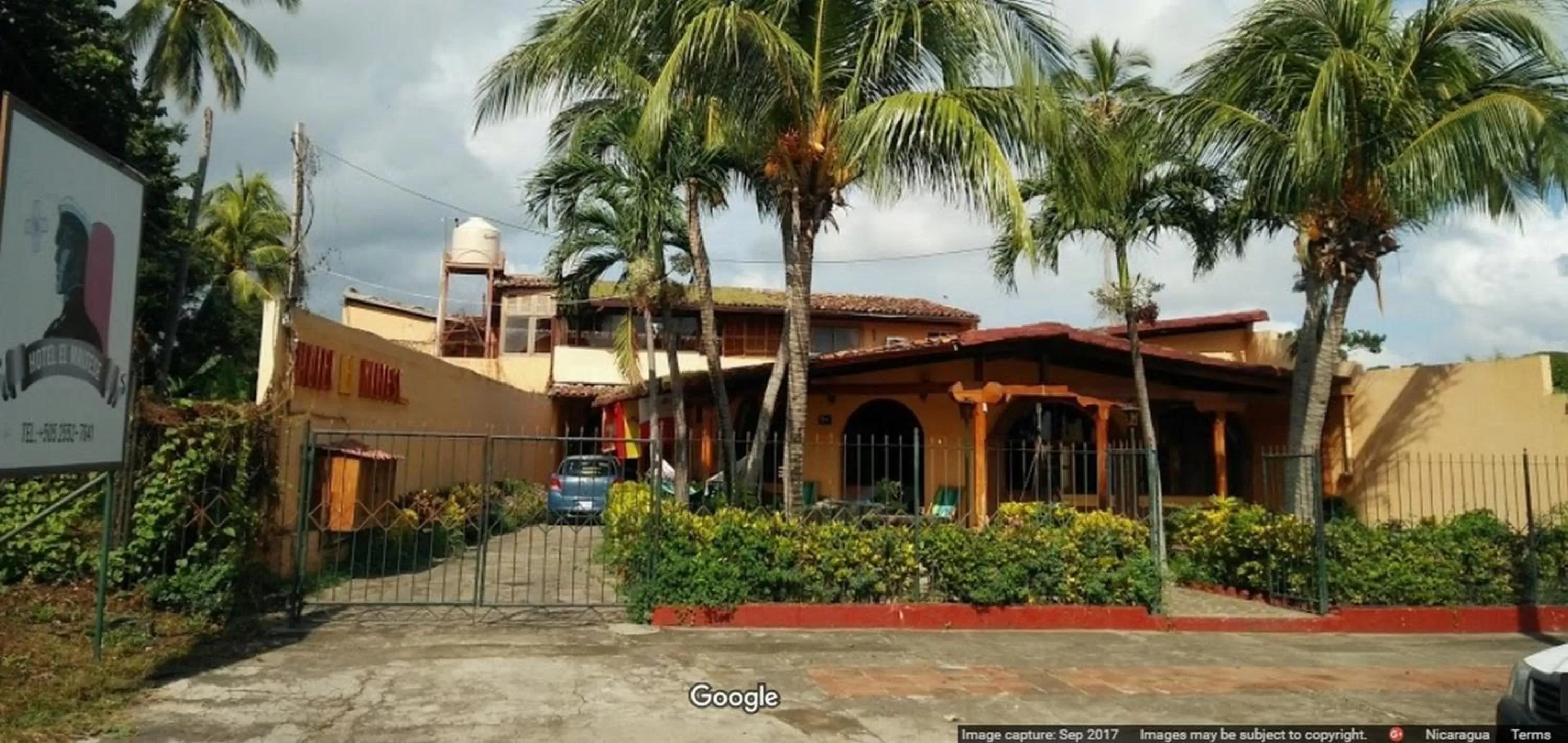 Property building in Hotel El Maltese