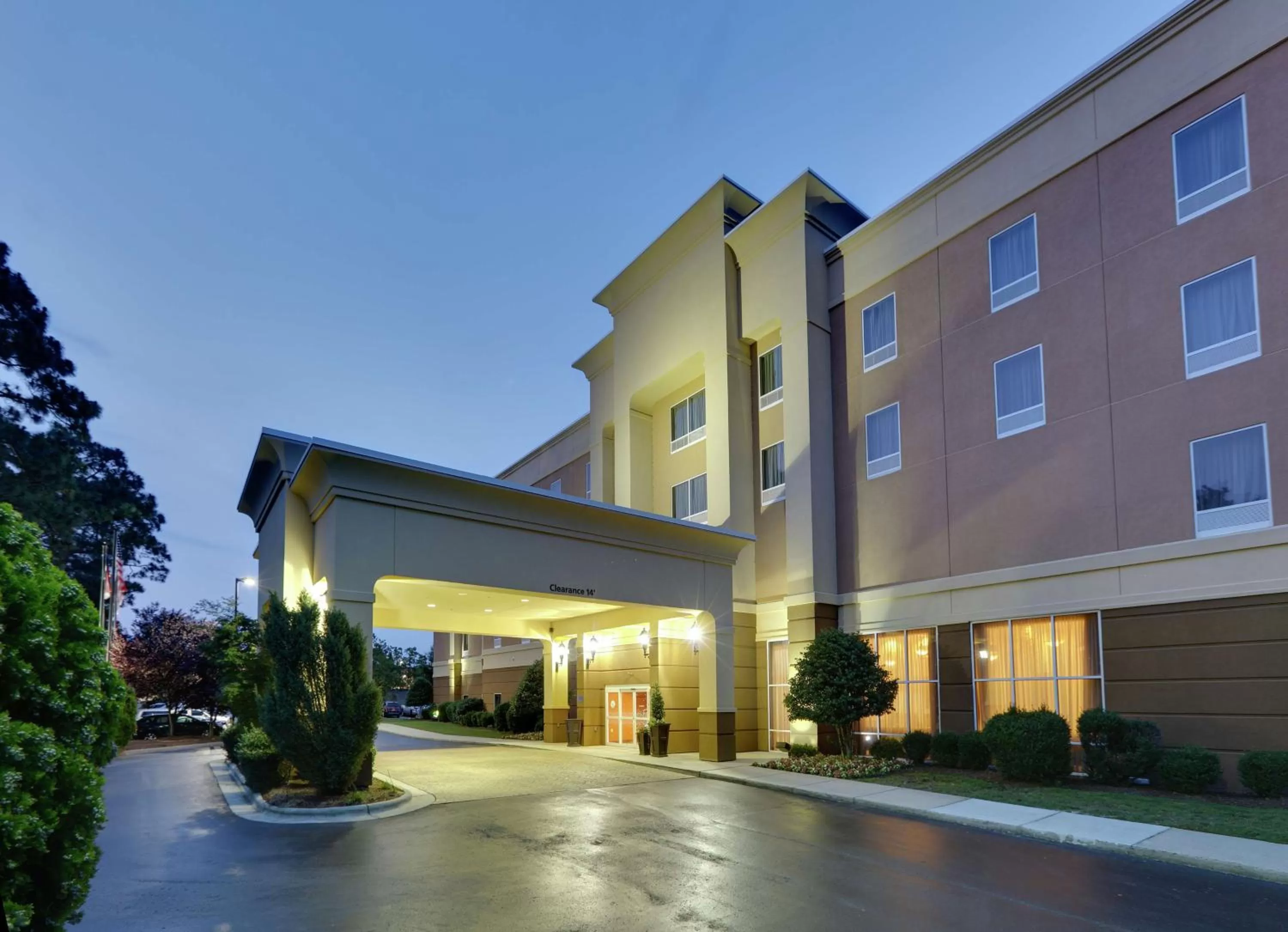 Property building in Hampton Inn & Suites Southern Pines-Pinehurst