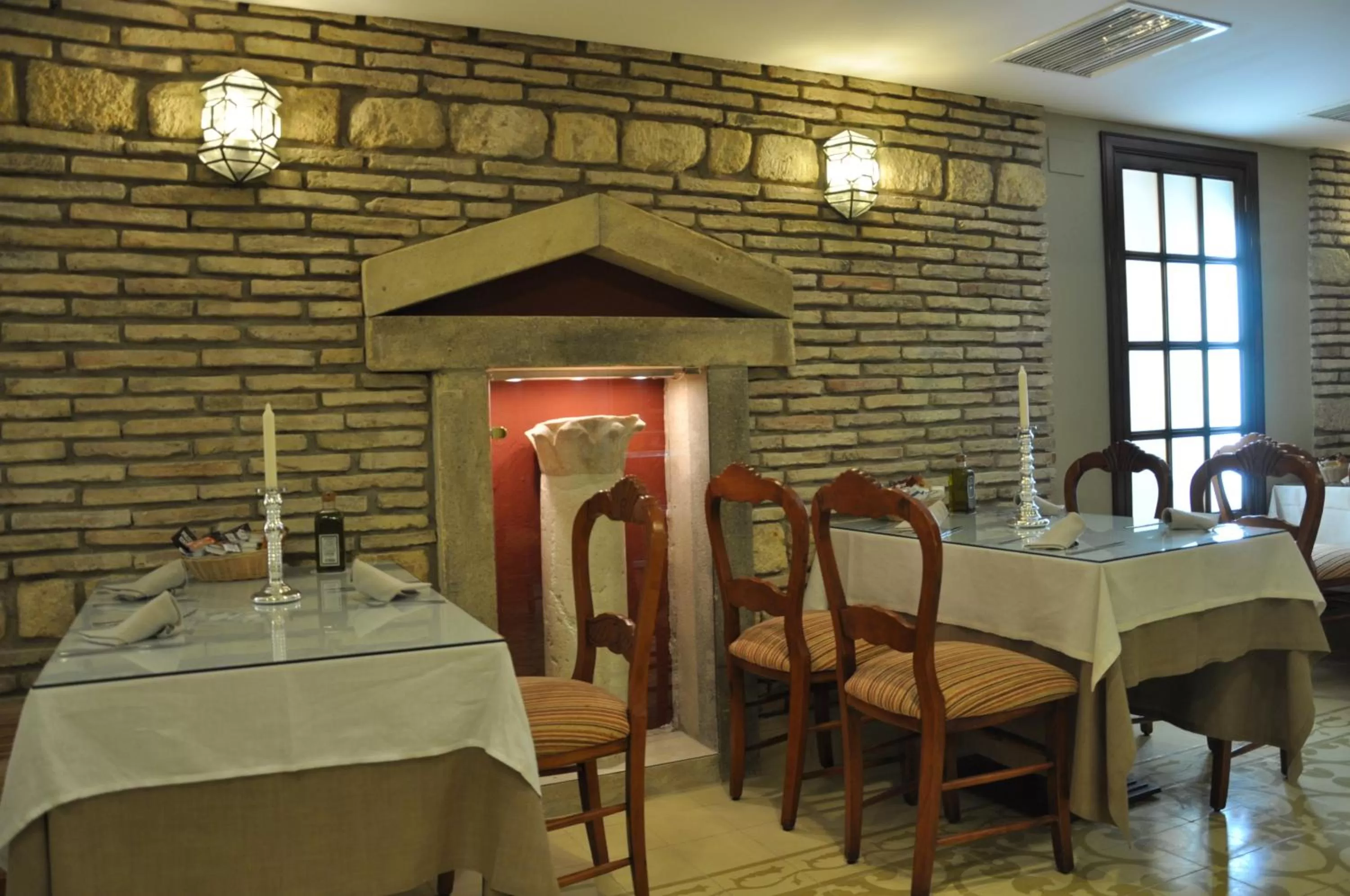 Restaurant/places to eat in Hotel Posada de Vallina by MiRa