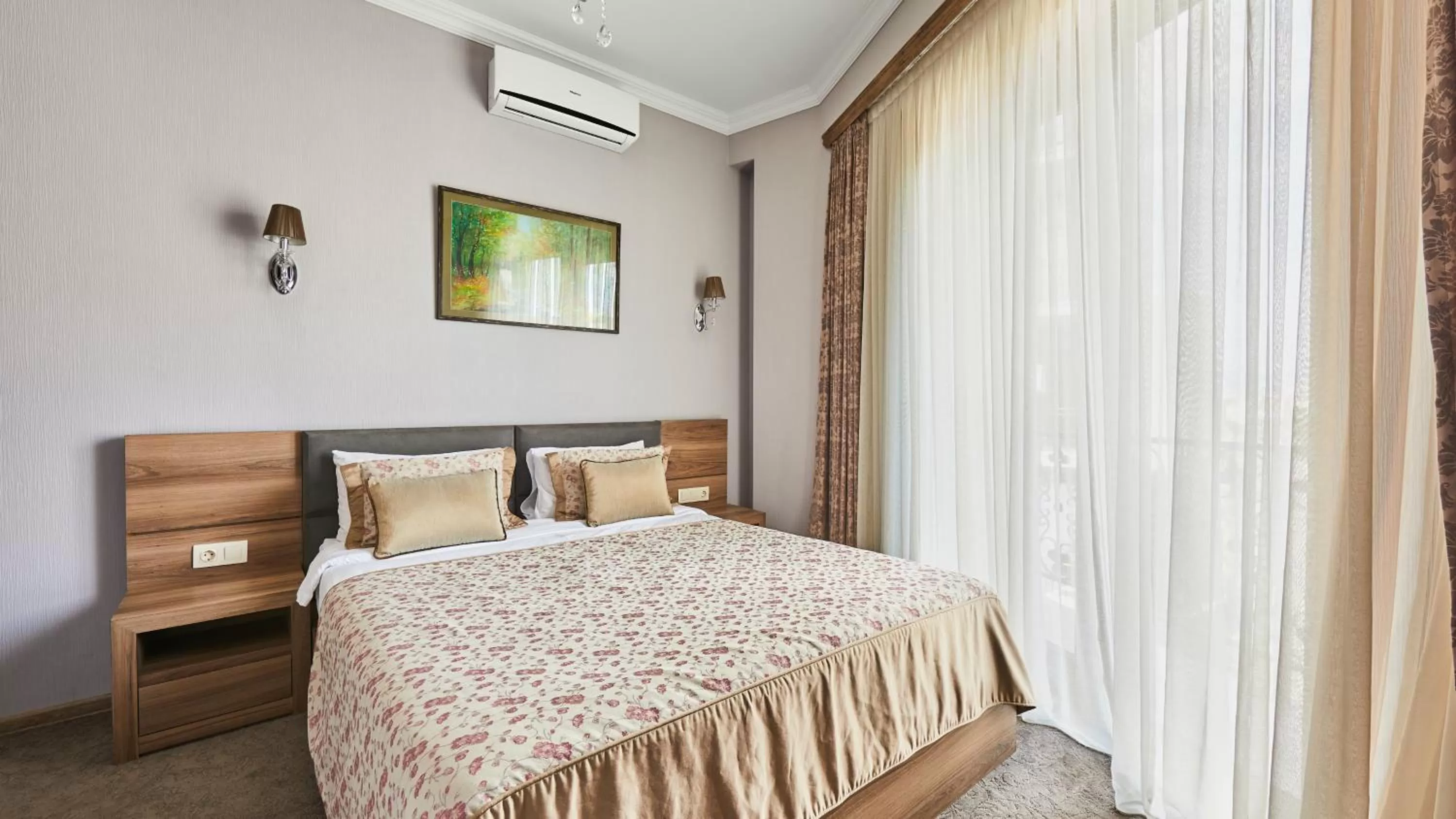 Photo of the whole room, Bed in Hotel Pushkin