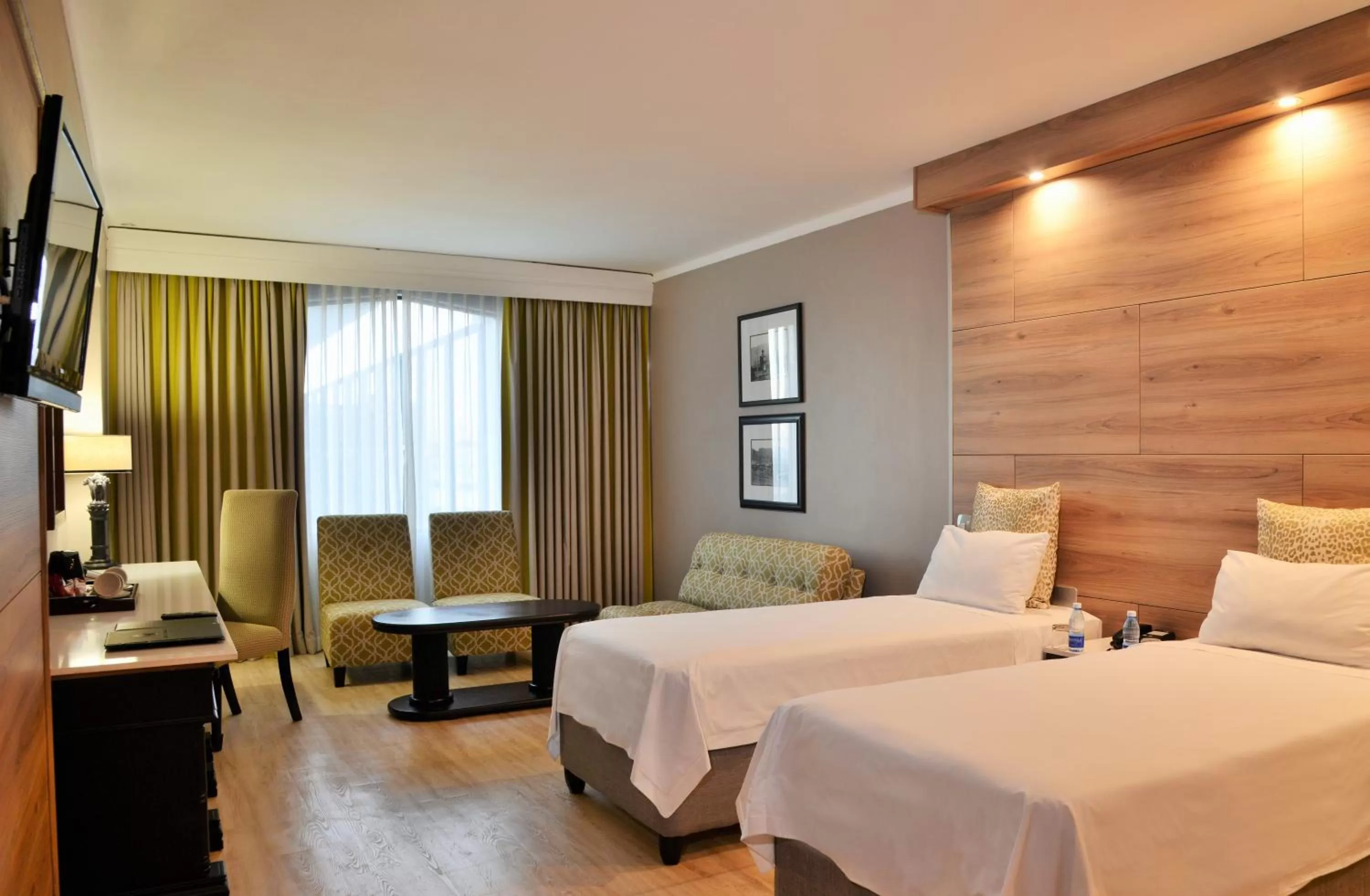 Photo of the whole room, Bed in The Capetonian - Halal