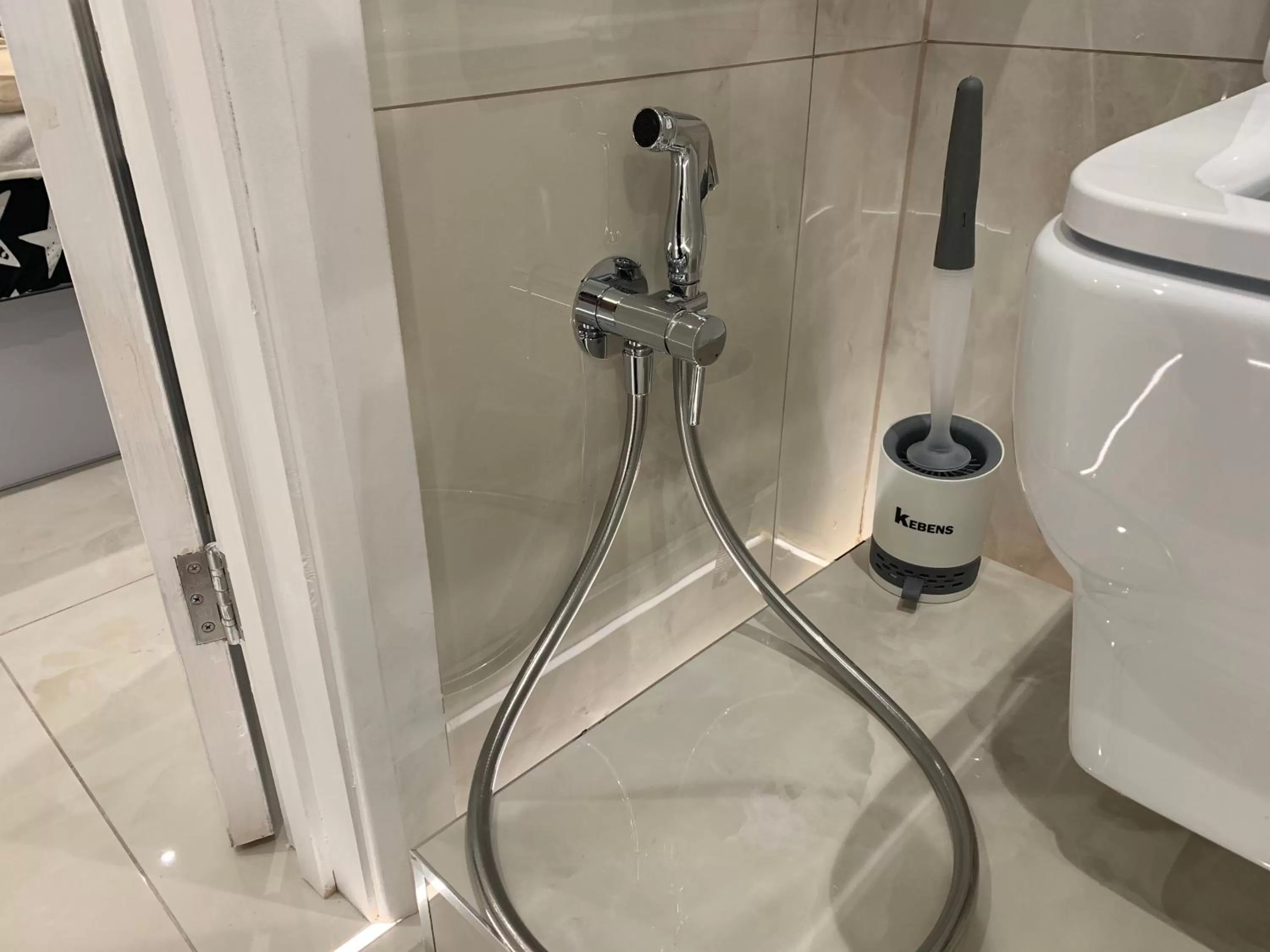 Bathroom in Double Bedroom w Ensuite Bathroom Near Grand Union Canal for Family and Friends