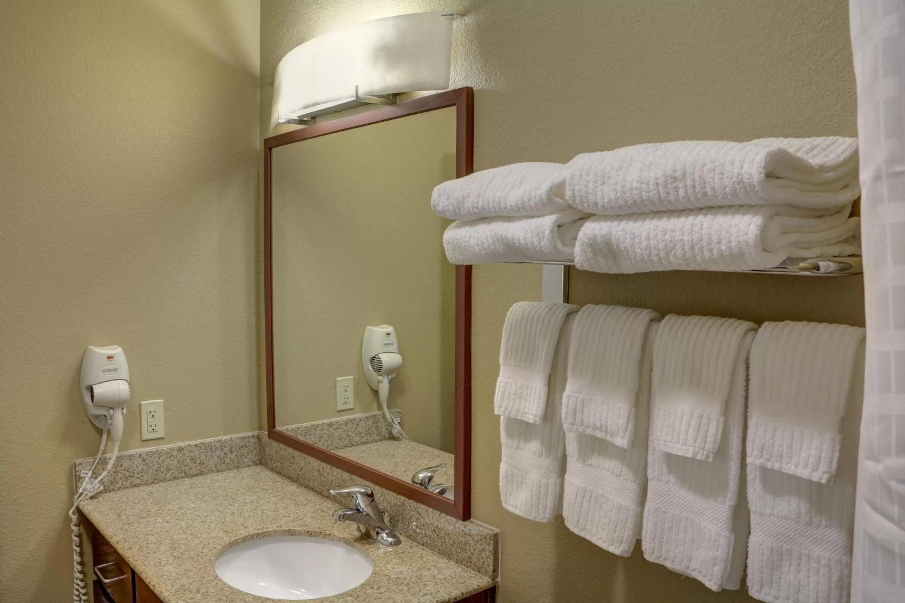 Bathroom, Bed in Candlewood Suites Texarkana by IHG