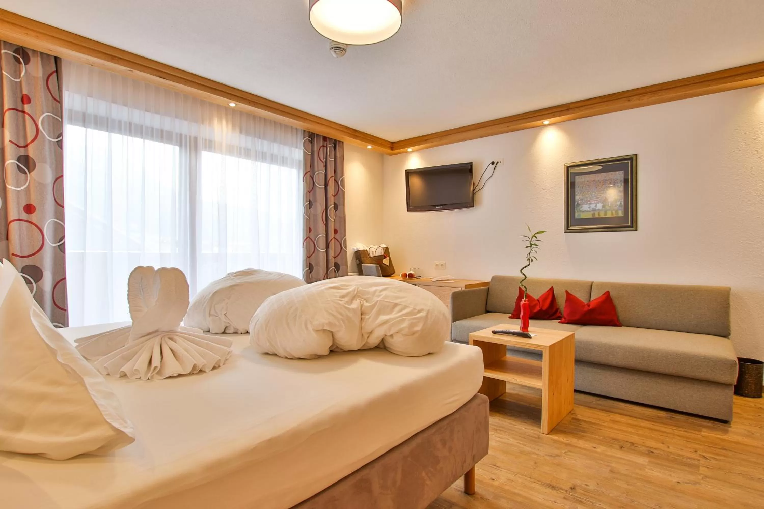 Living room, Bed in Hotel Schwarzer Adler