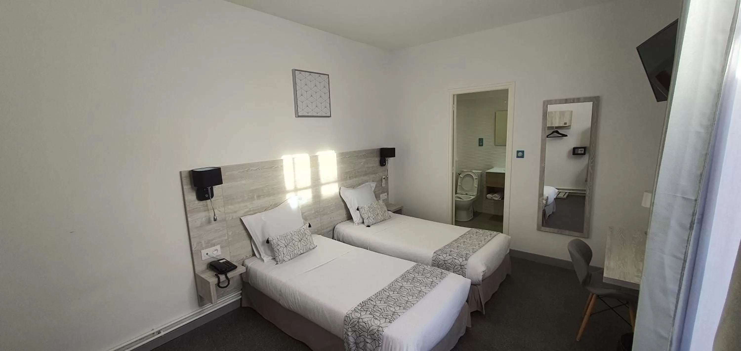 Photo of the whole room, Bed in Hôtel L'Alsace