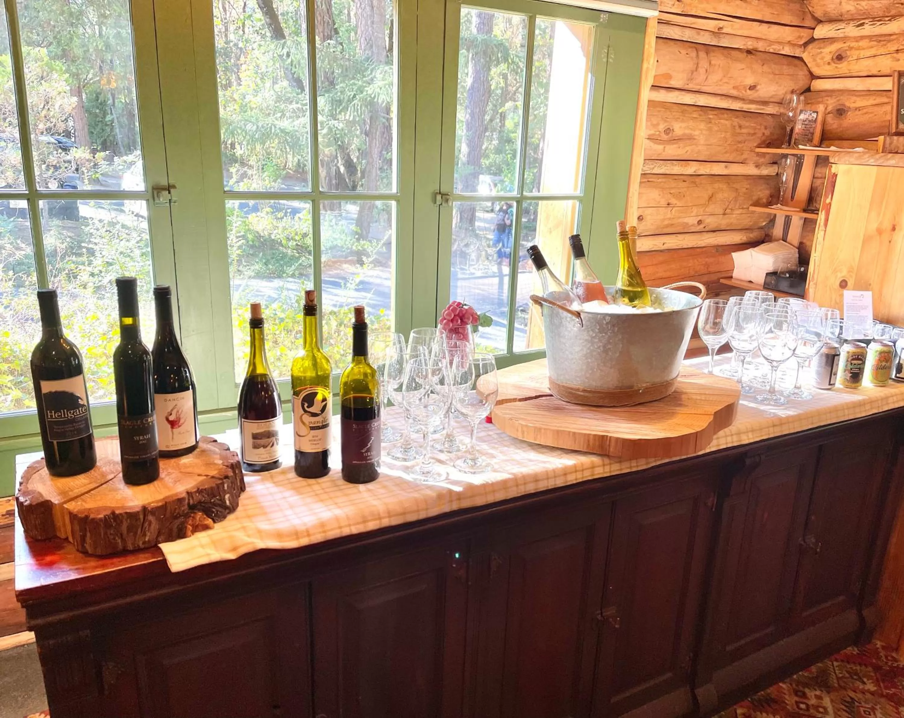 Lounge or bar in Weasku Inn