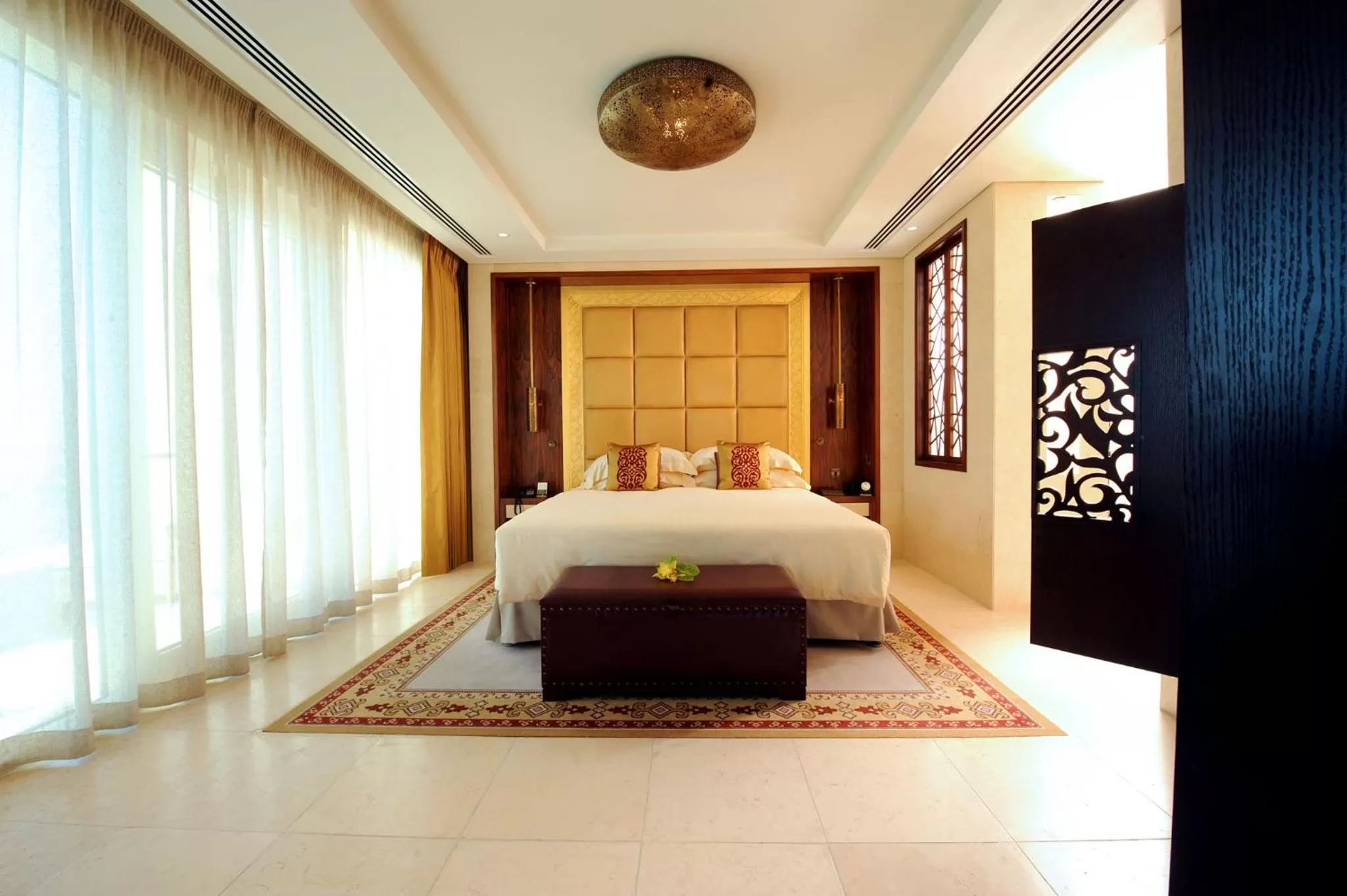 Bedroom, Bed in Raffles Dubai