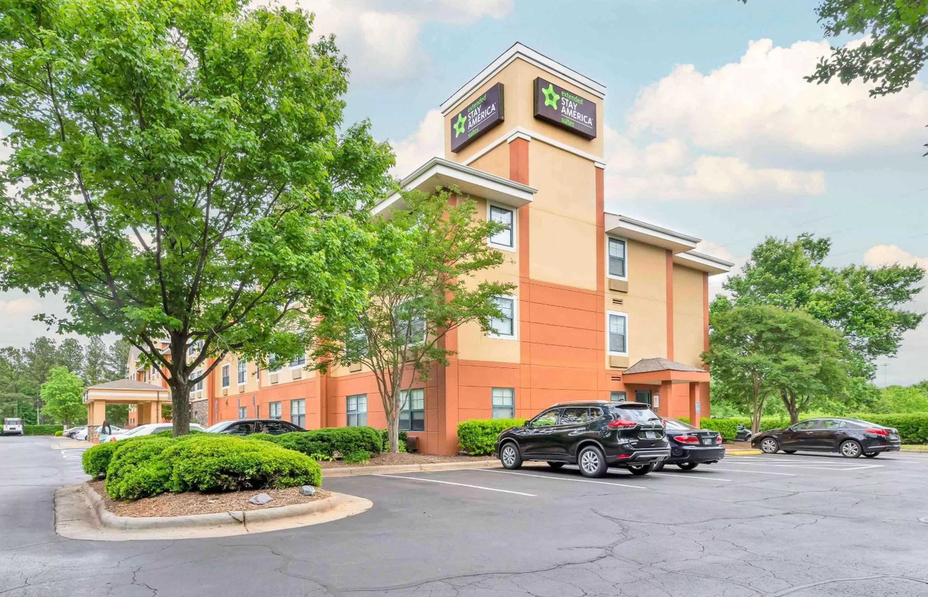 Property building in Extended Stay America Select Suites - Charlotte - Tyvola Rd