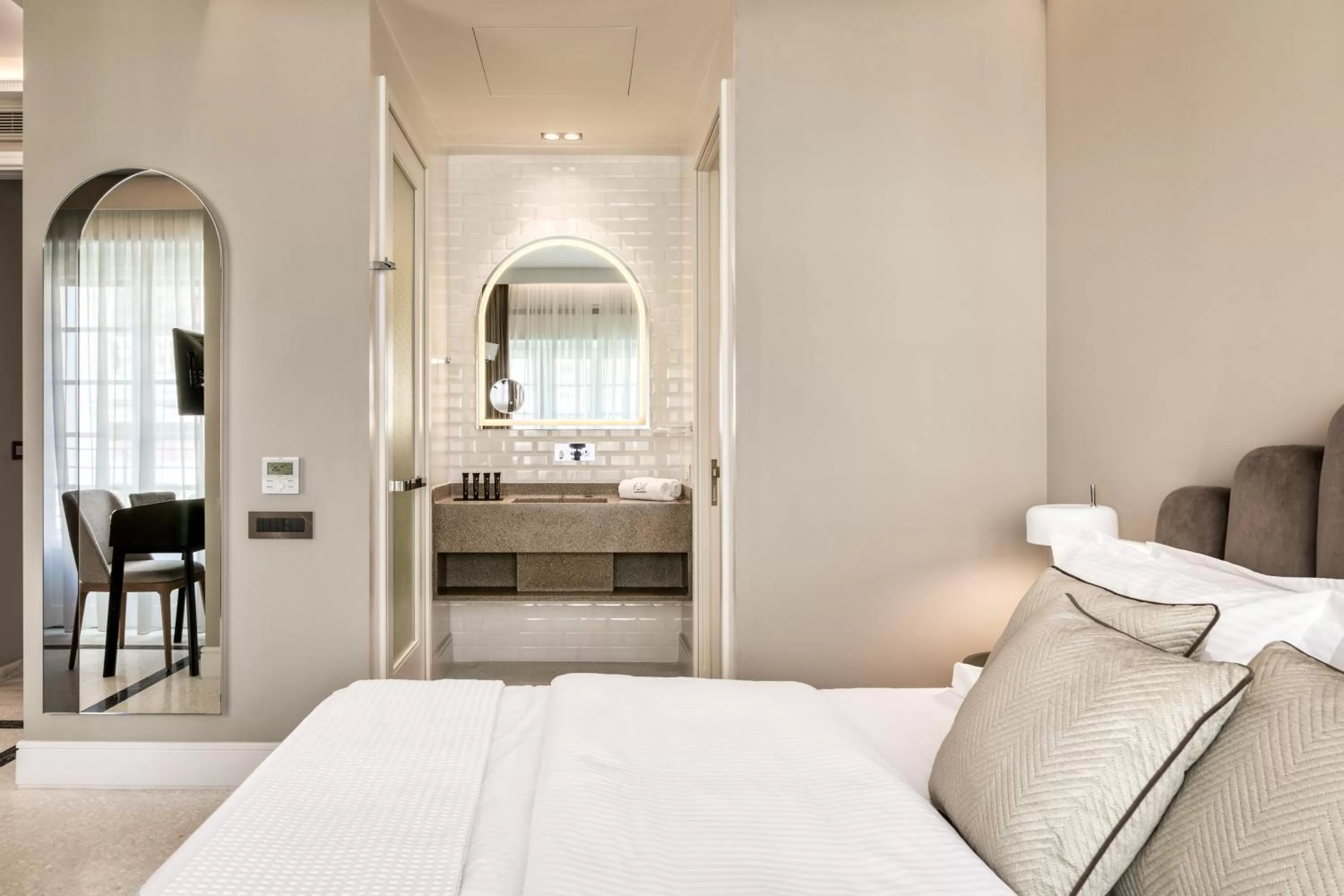 Bedroom, Bed in Athenian Foss