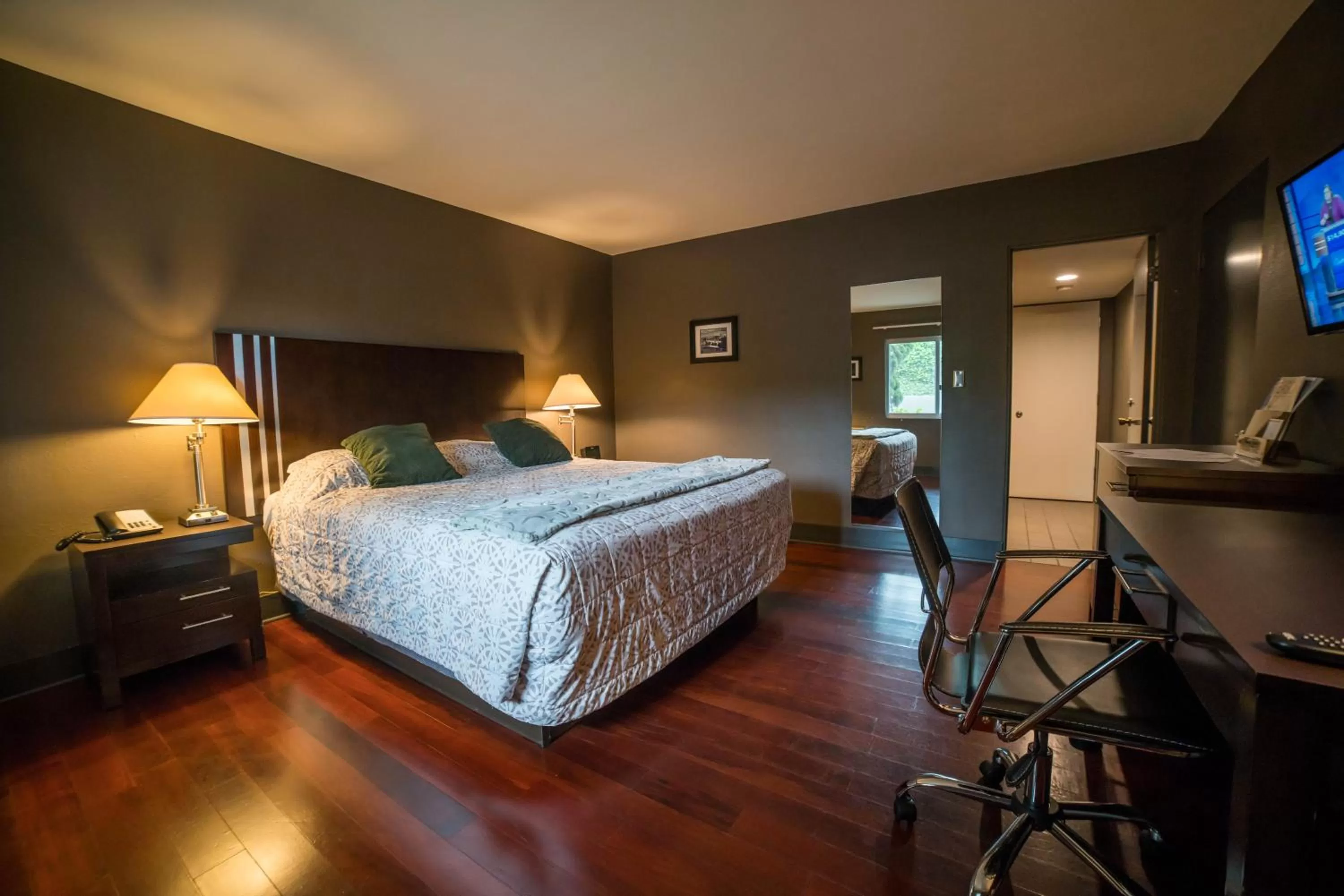 Photo of the whole room, Bed in Lemon Tree Inn