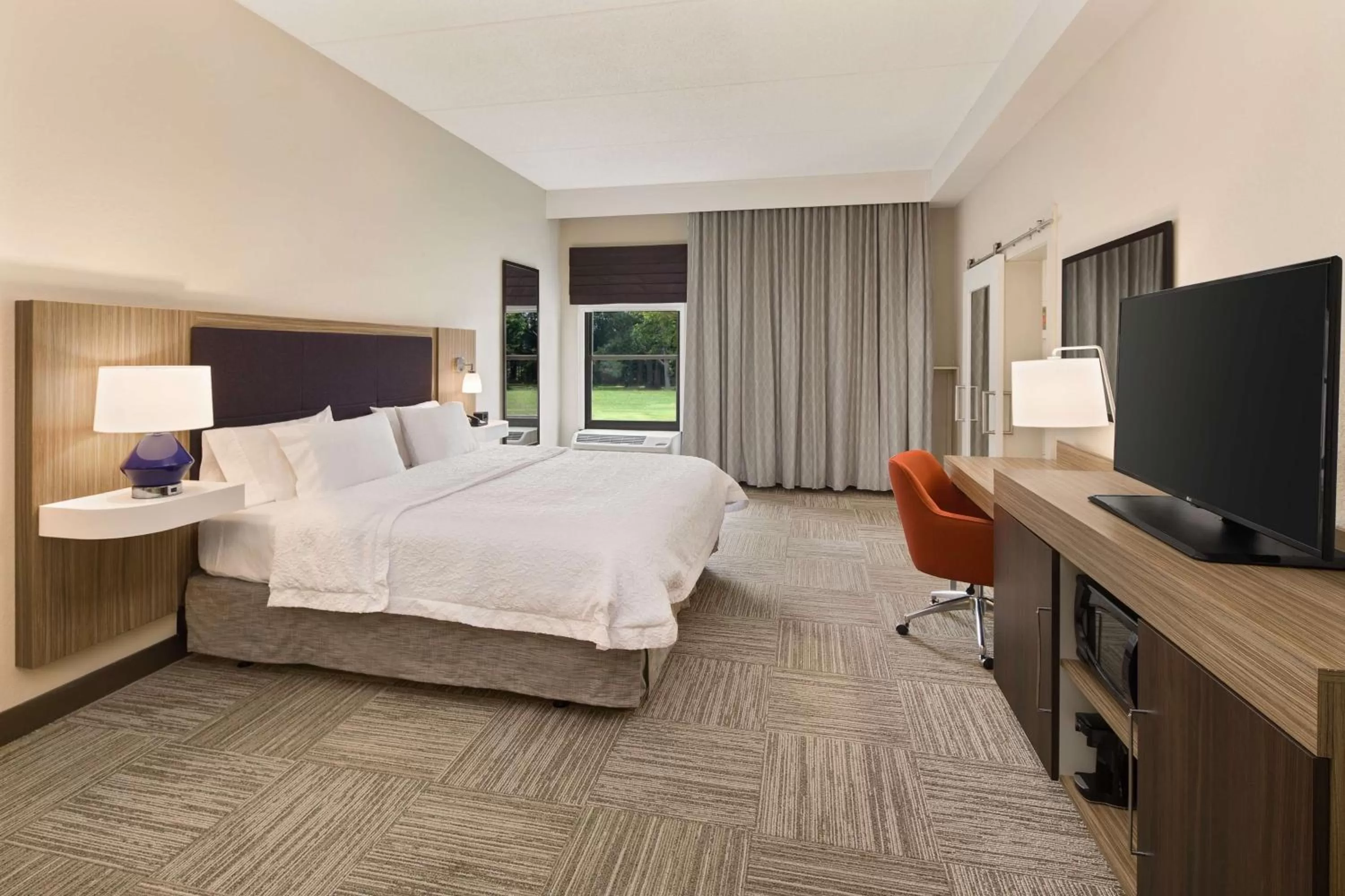 Bed in Hampton Inn Lagrange near Callaway Gardens