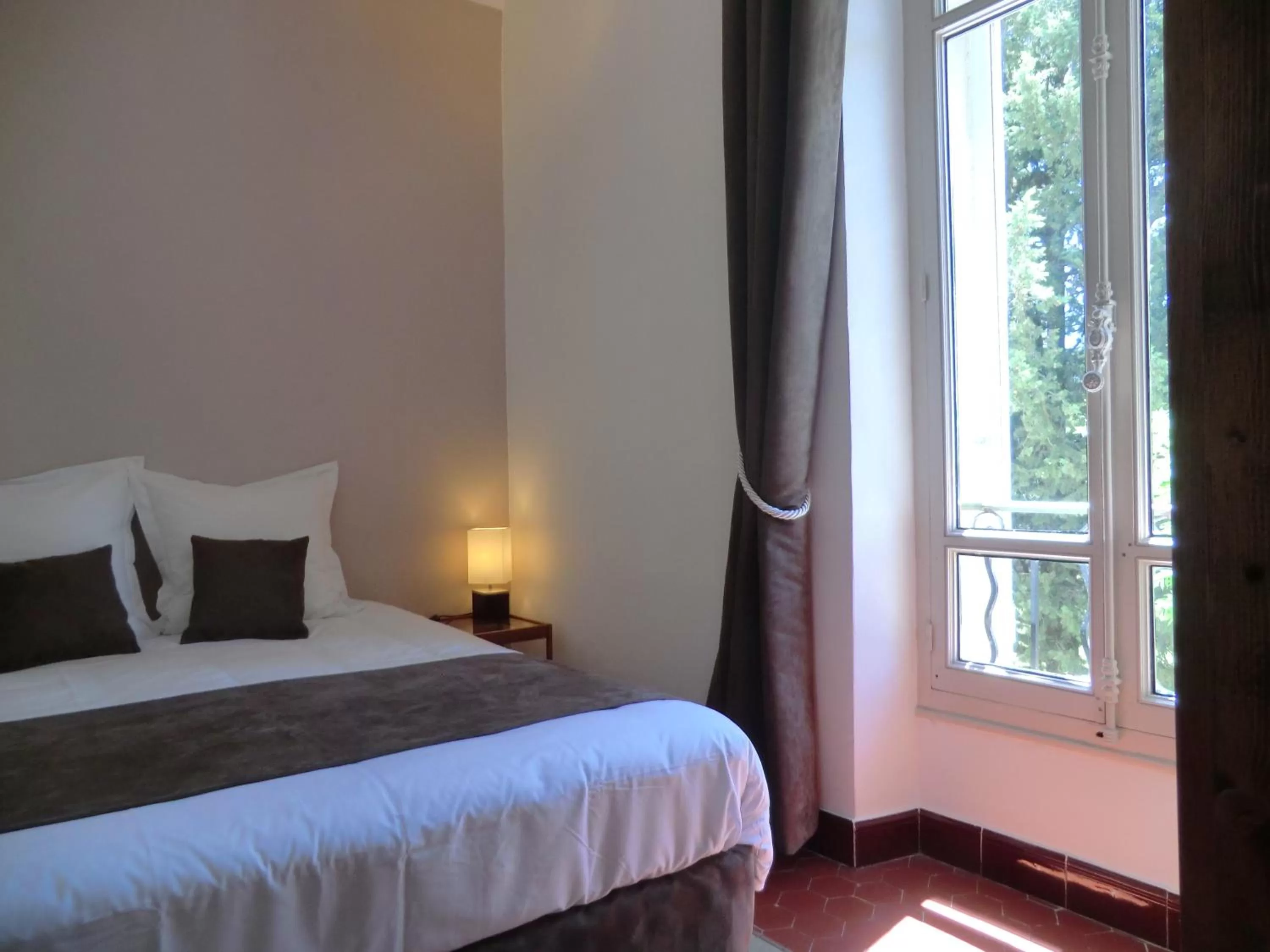 Photo of the whole room, Bed in Le Moulin de Varrians