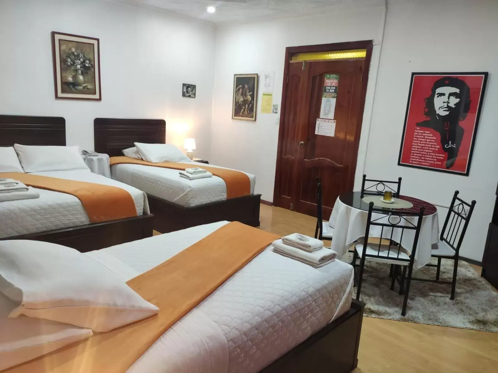 Triple Room in Hotel el Che No apto para corruptos Triple Room in Hotel el Che No apto para corruptos