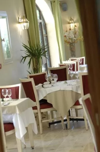 Restaurant/places to eat in Hotel Restaurant Le Clos De Pradines