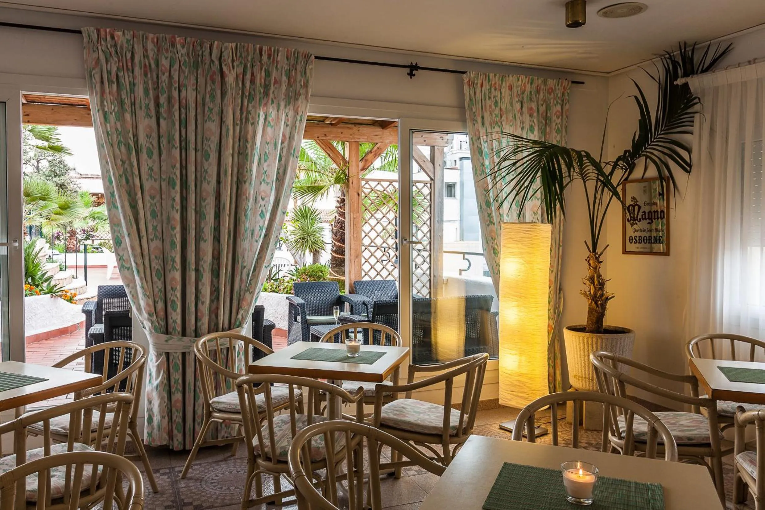 Restaurant/places to eat in Hotel Ninays