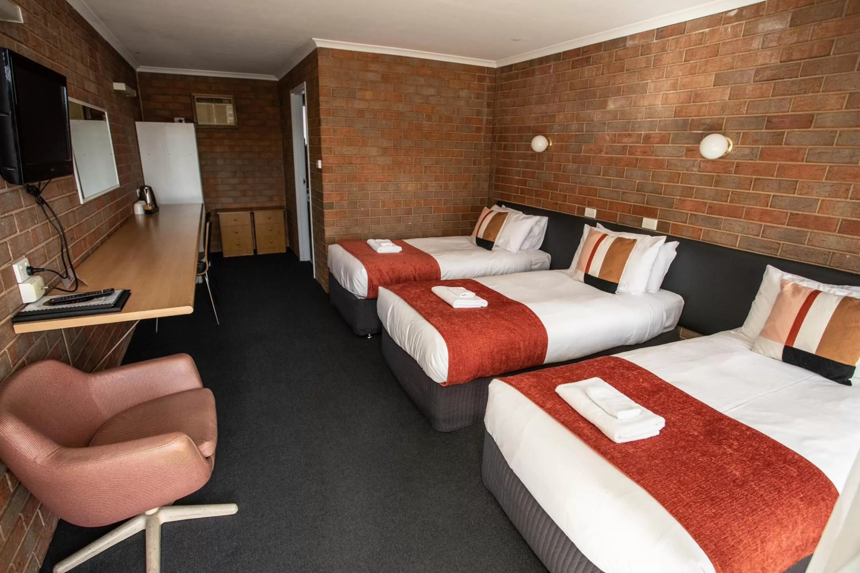 Photo of the whole room, Bed in Moama Motel