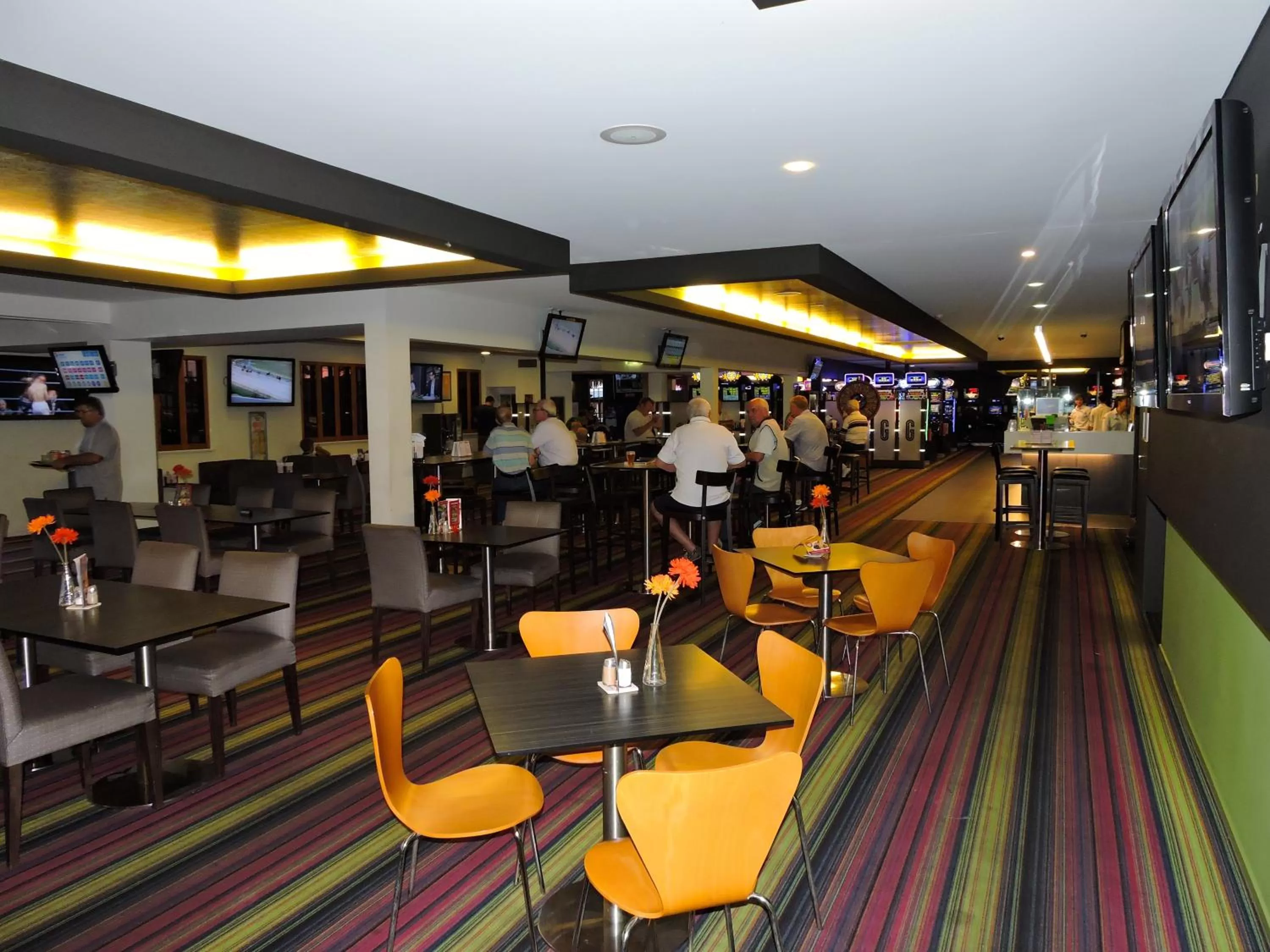 Restaurant/places to eat in Best Western Airport 85 Motel