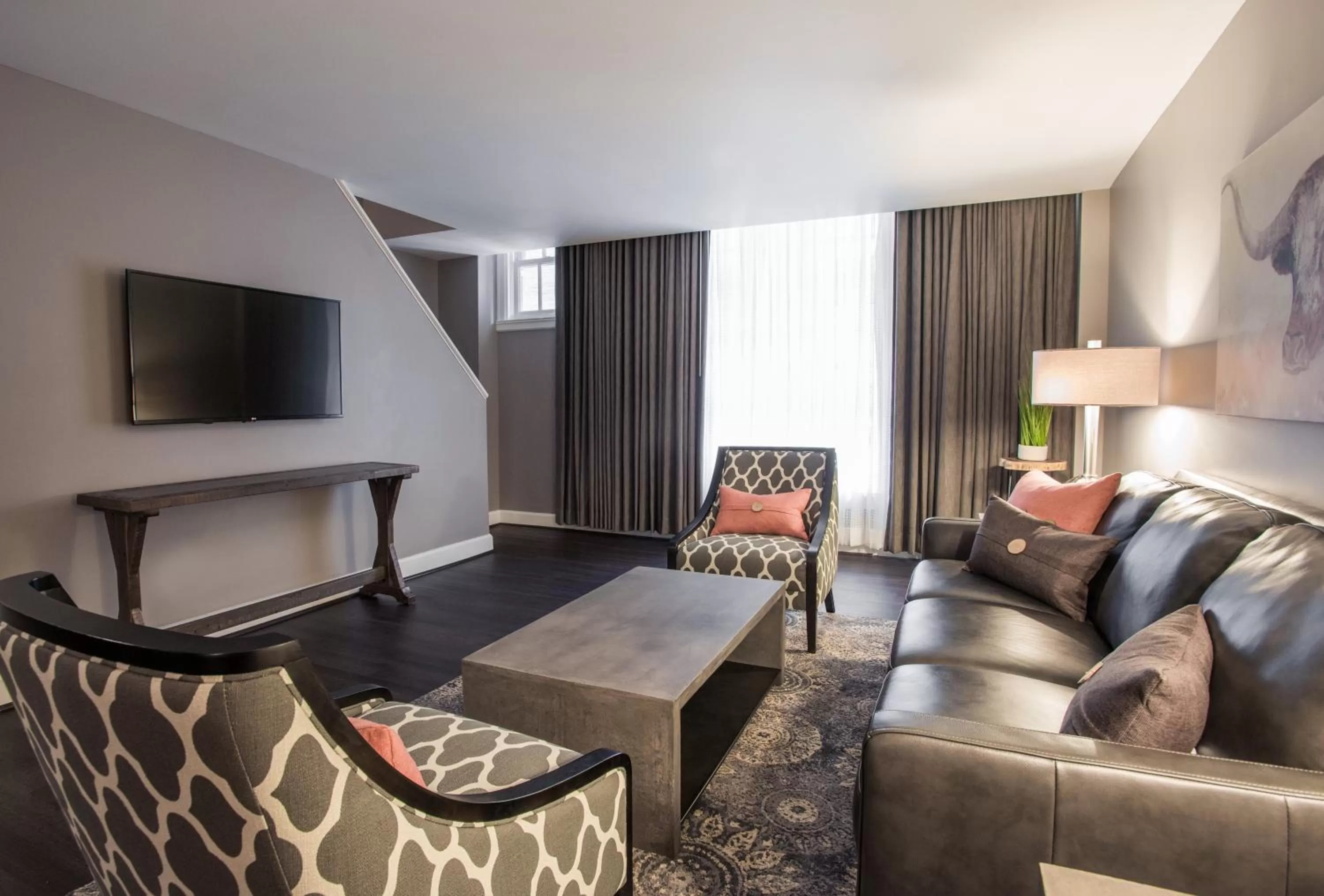 TV and multimedia in Magnolia Hotel Omaha