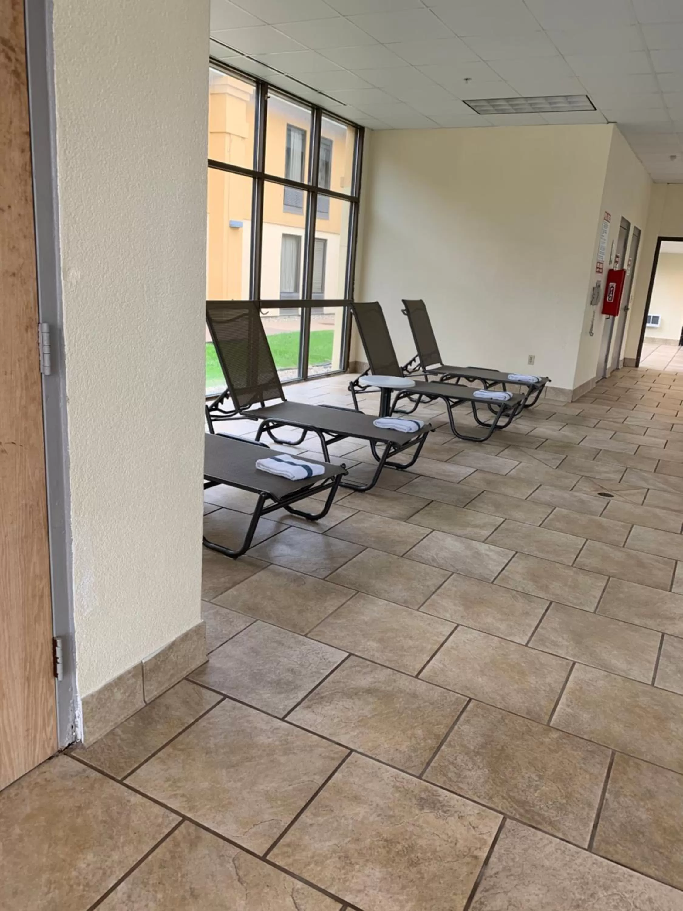 sunbed in La Quinta Inn by Wyndham Davenport & Conference Center