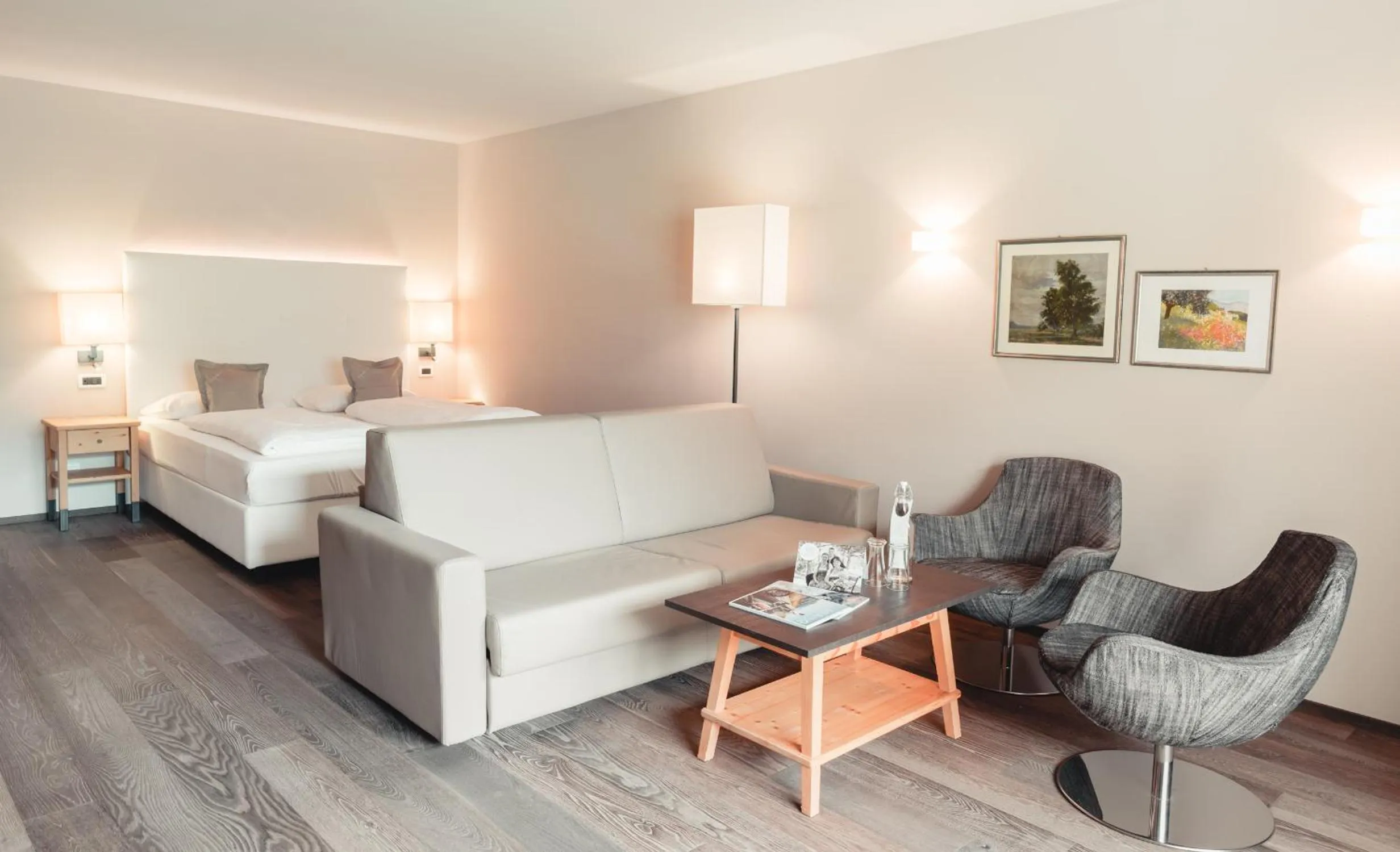 Bed in Hotel Tiefenbrunn Gardensuites & Breakfast