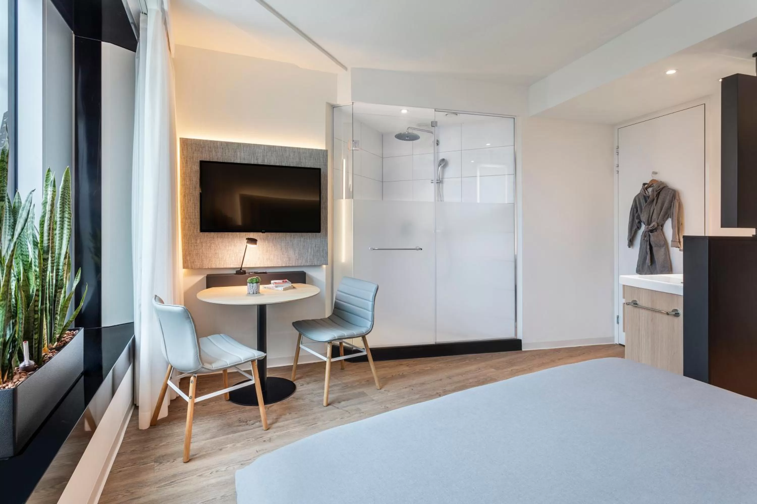 Shower, Bed in INNSiDE by Meliá Amsterdam