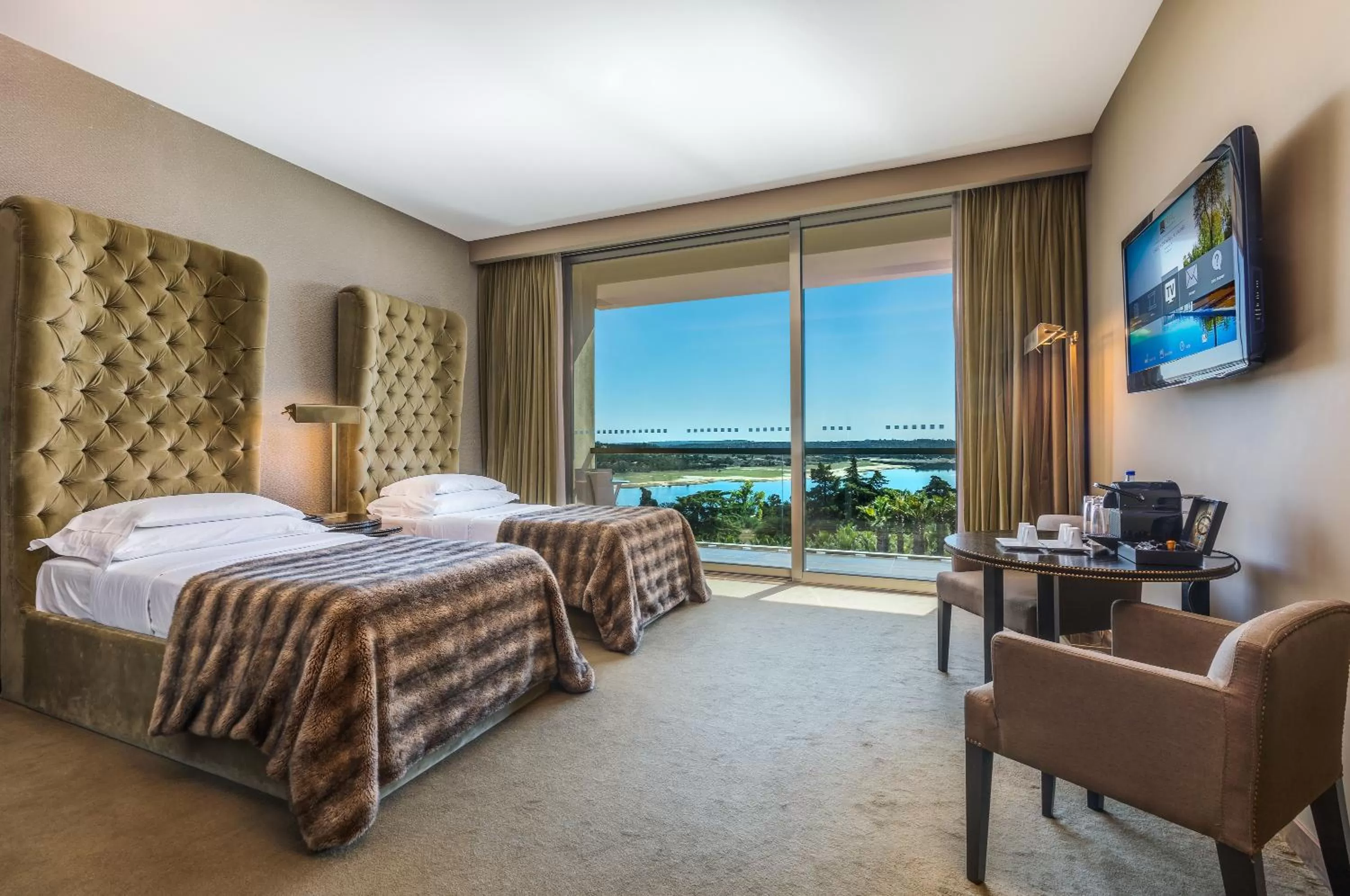 TV and multimedia, Bed in AP Lago Montargil - Conference & SPA