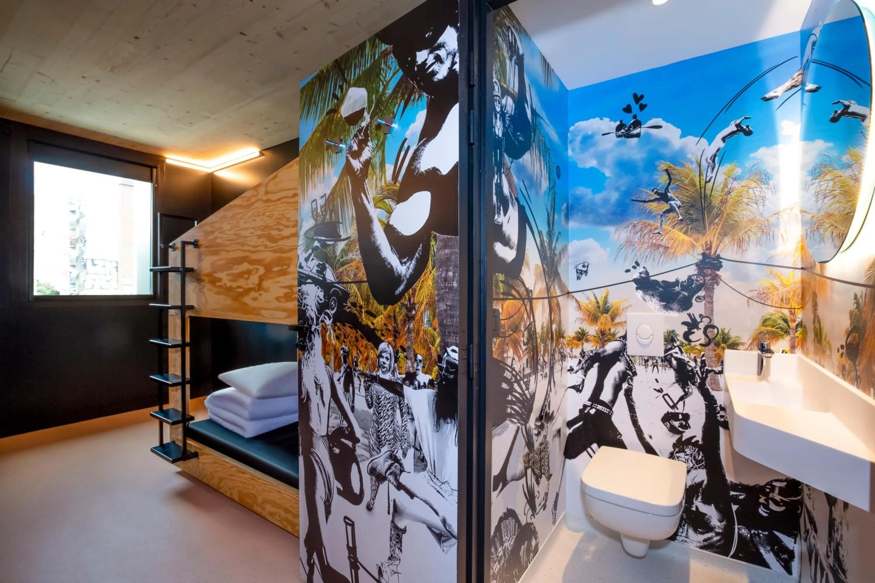 Shower, Bed in JO&JOE Paris Gentilly - Auberge de Jeunesse