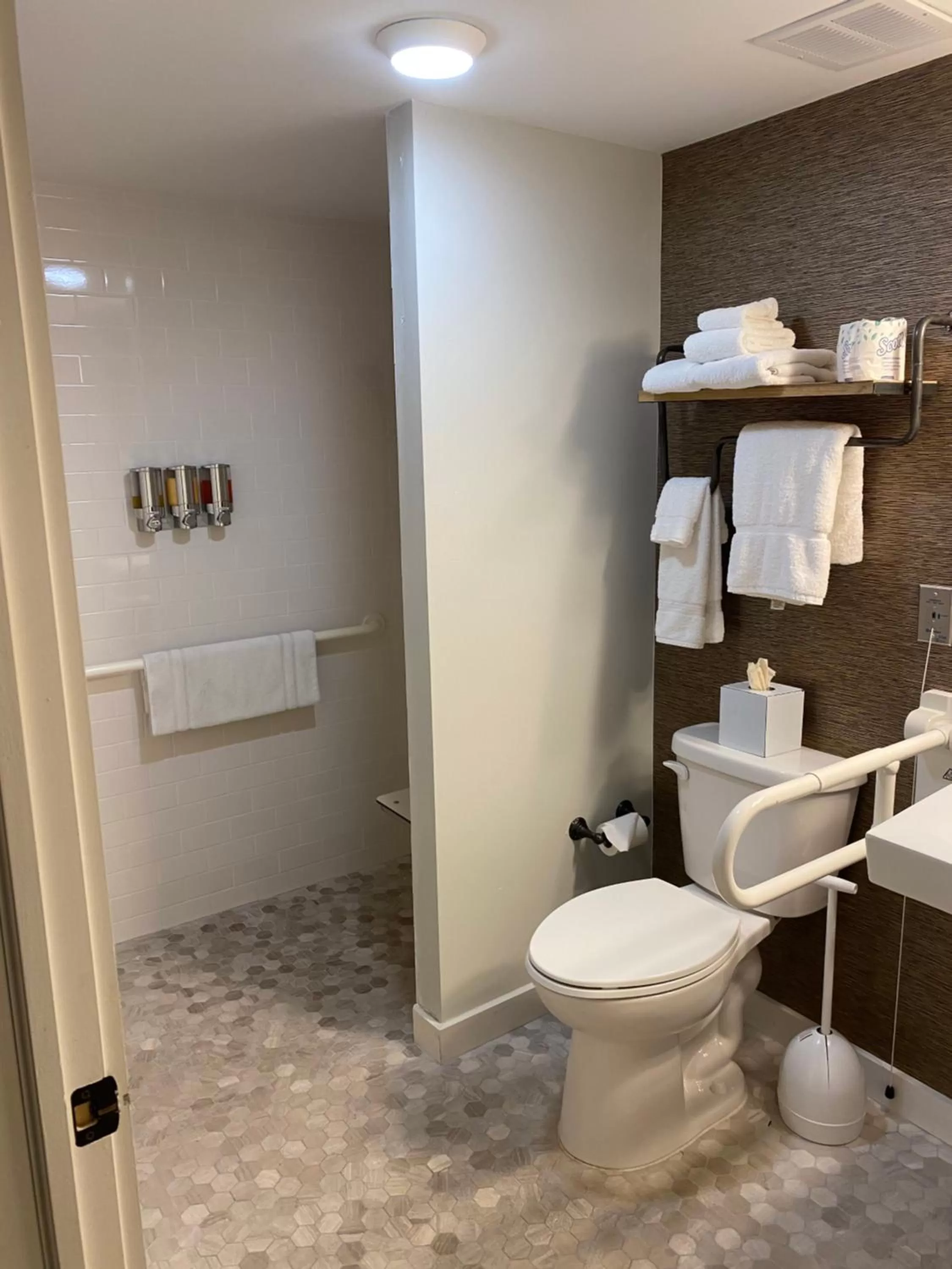 Bathroom in Hotel Hi-Ho - Contactless Check-In