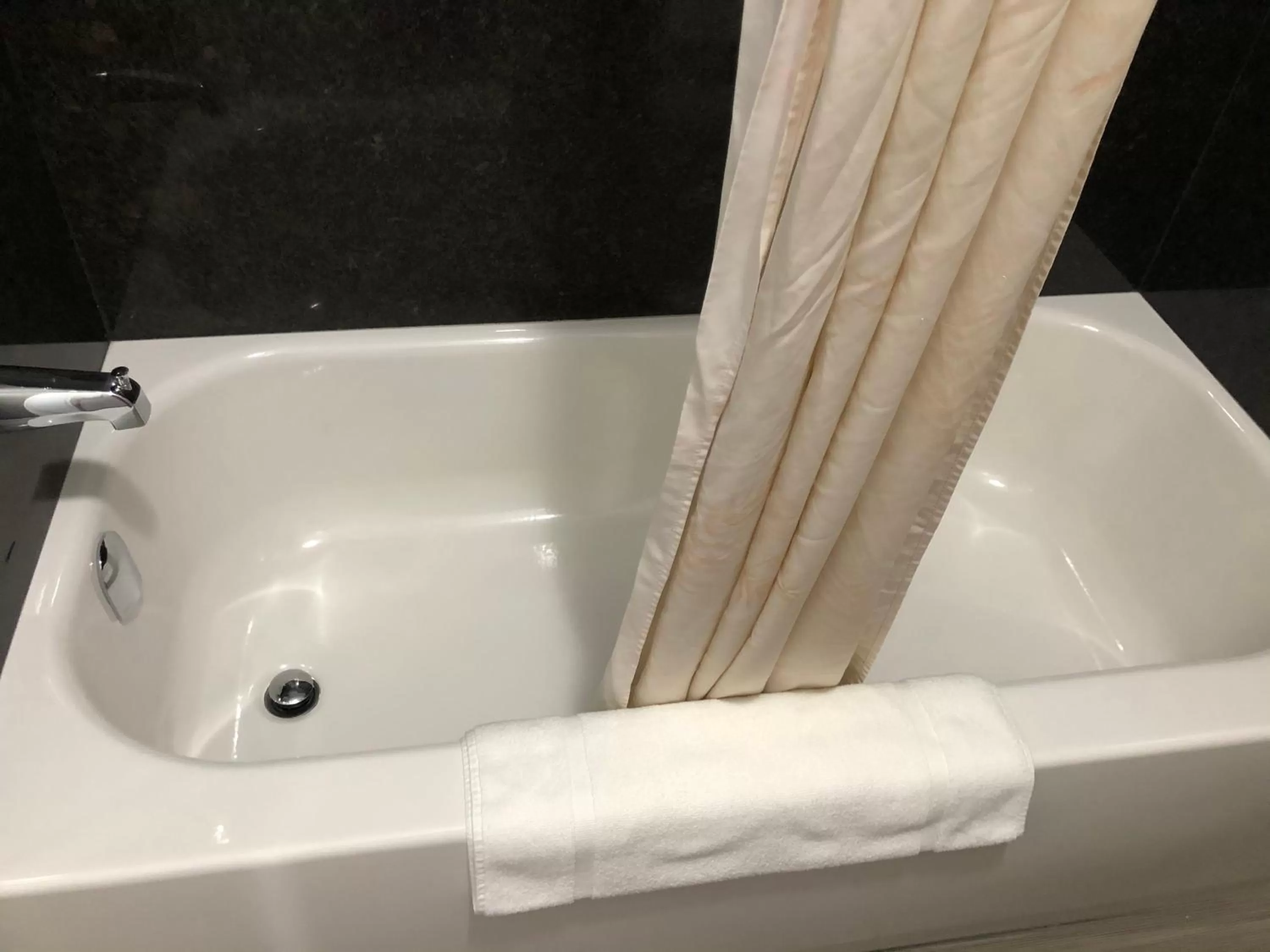 Bath in Aquarius Motel