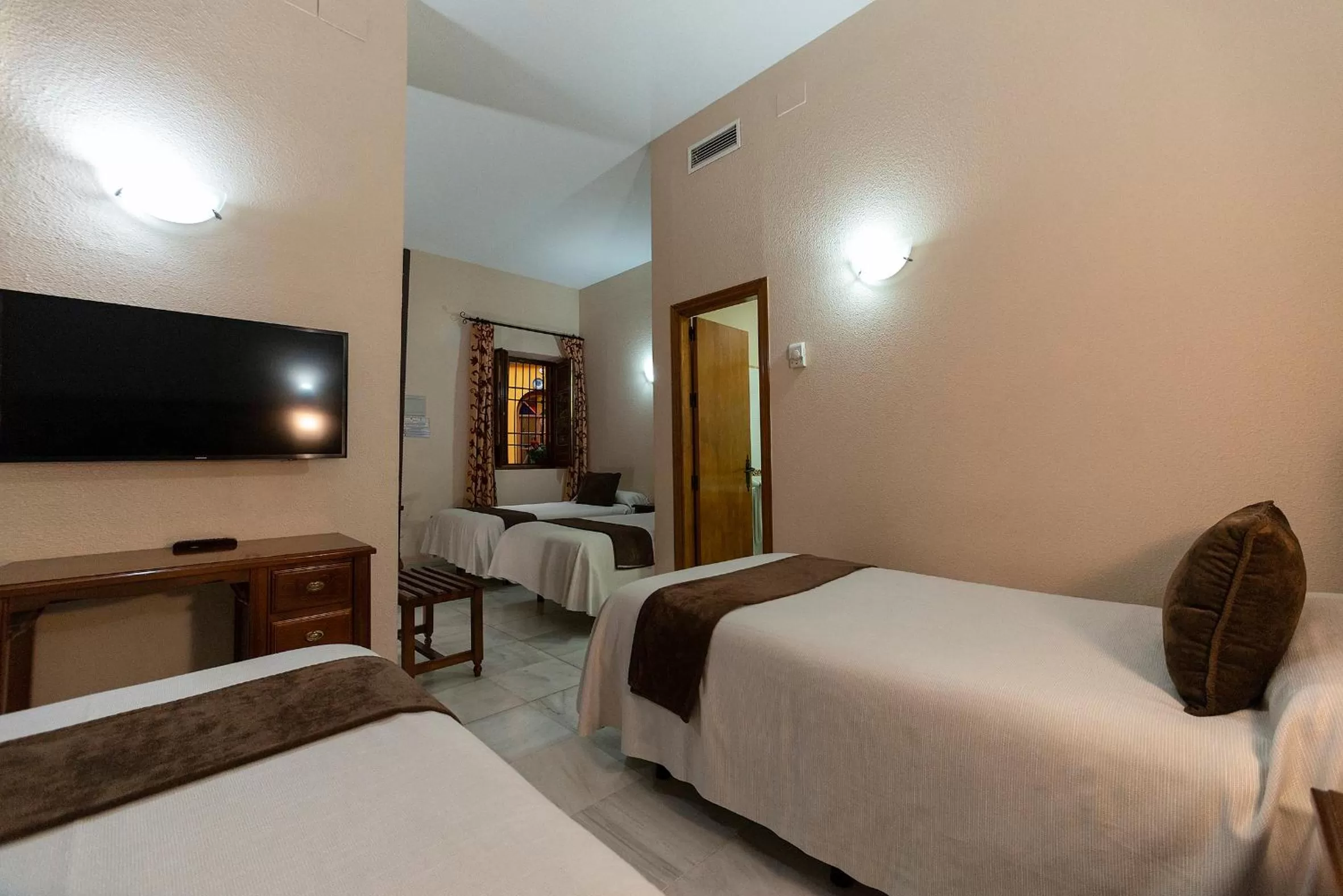 Photo of the whole room, Bed in Hotel Casa Museo de la Mezquita