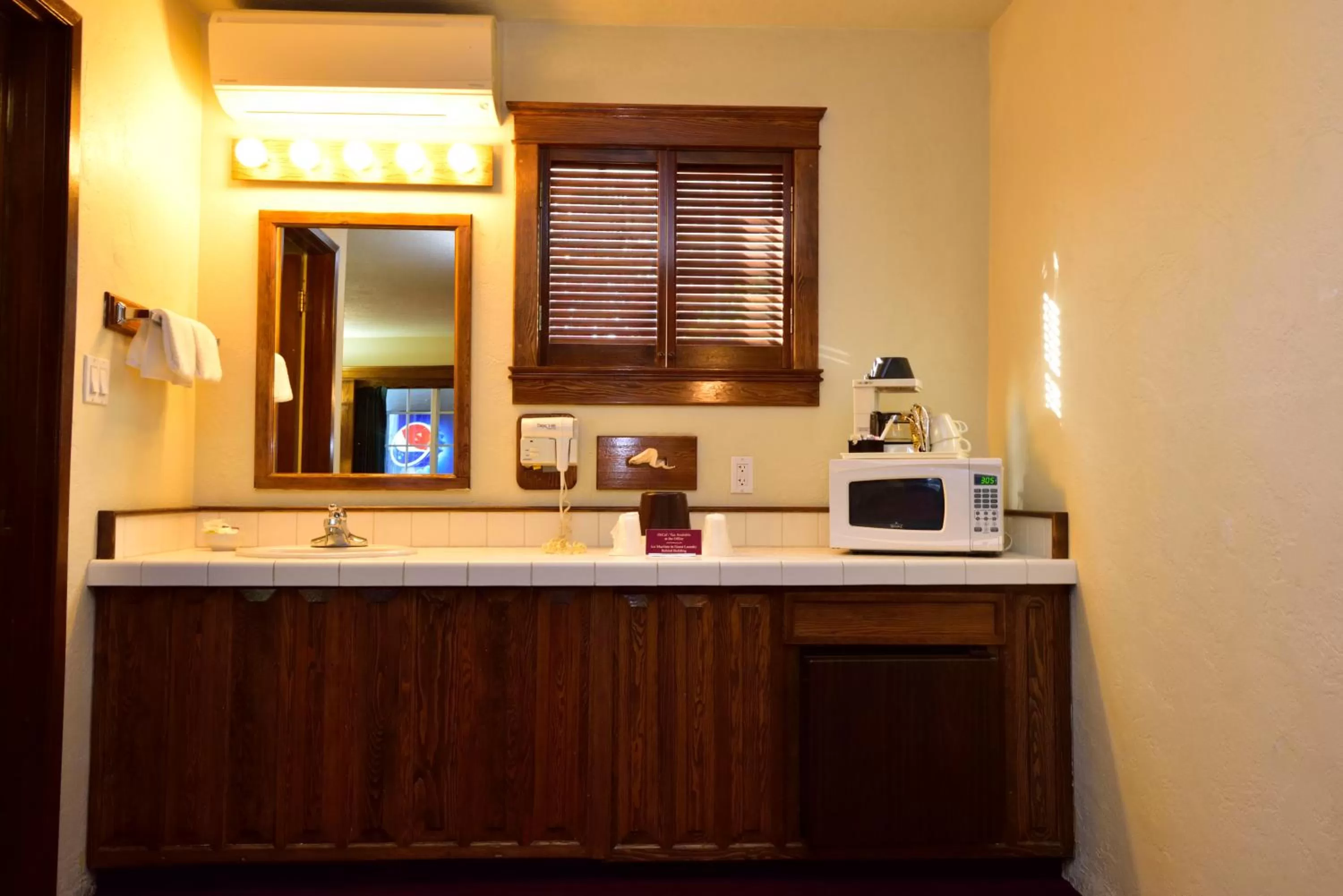 Coffee/tea facilities in Sequim West Inn