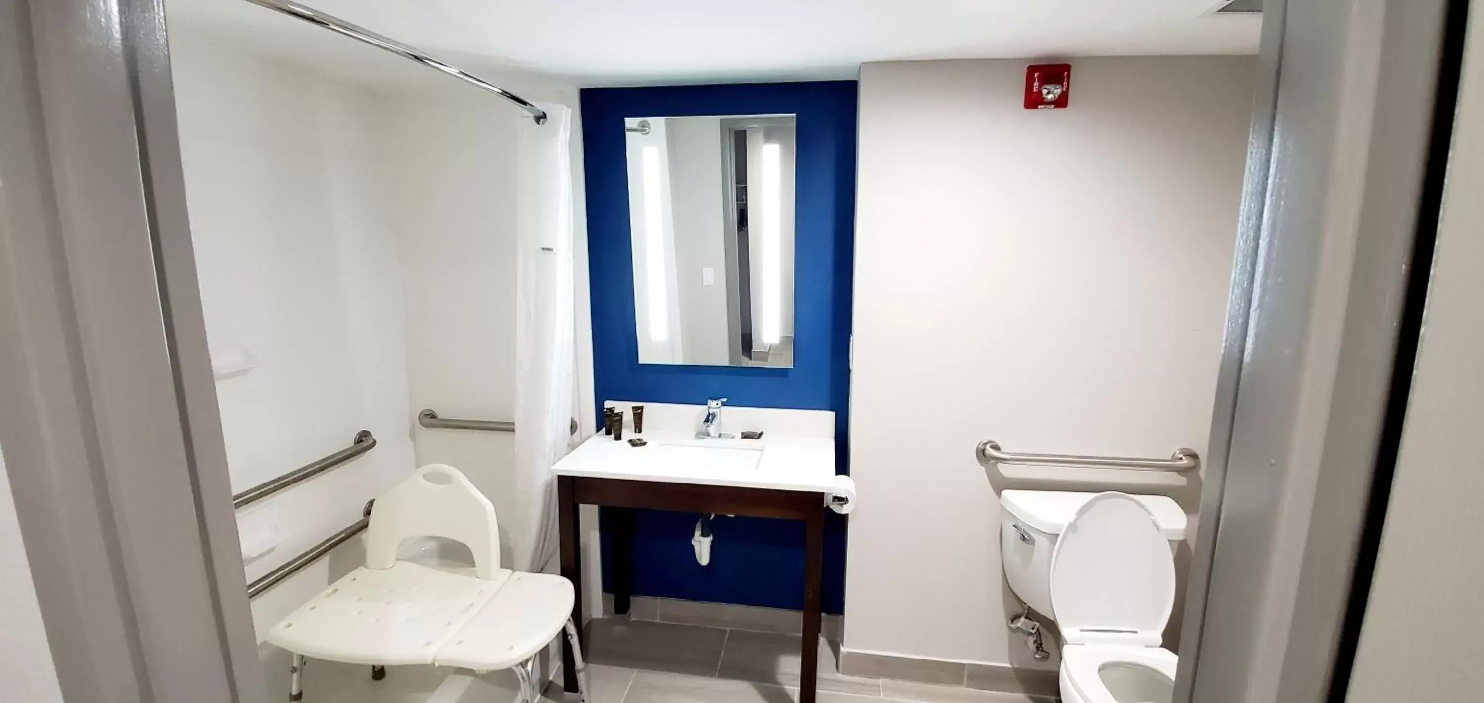 1 King Bed, Mobility Superior Accessible Room, Non-Smoking in Wingate by Wyndham Tupelo 1 King Bed, Mobility Superior Accessible Room, Non-Smoking in Wingate by Wyndham Tupelo