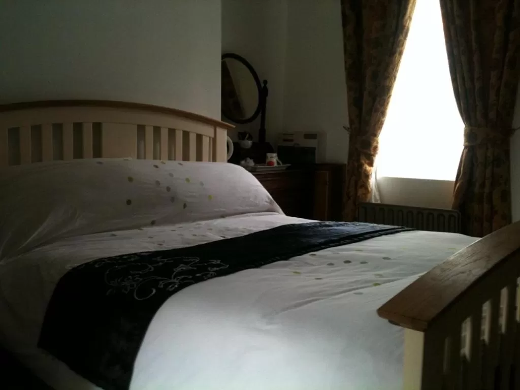 Double Room with Private Bathroom in Queen in the West