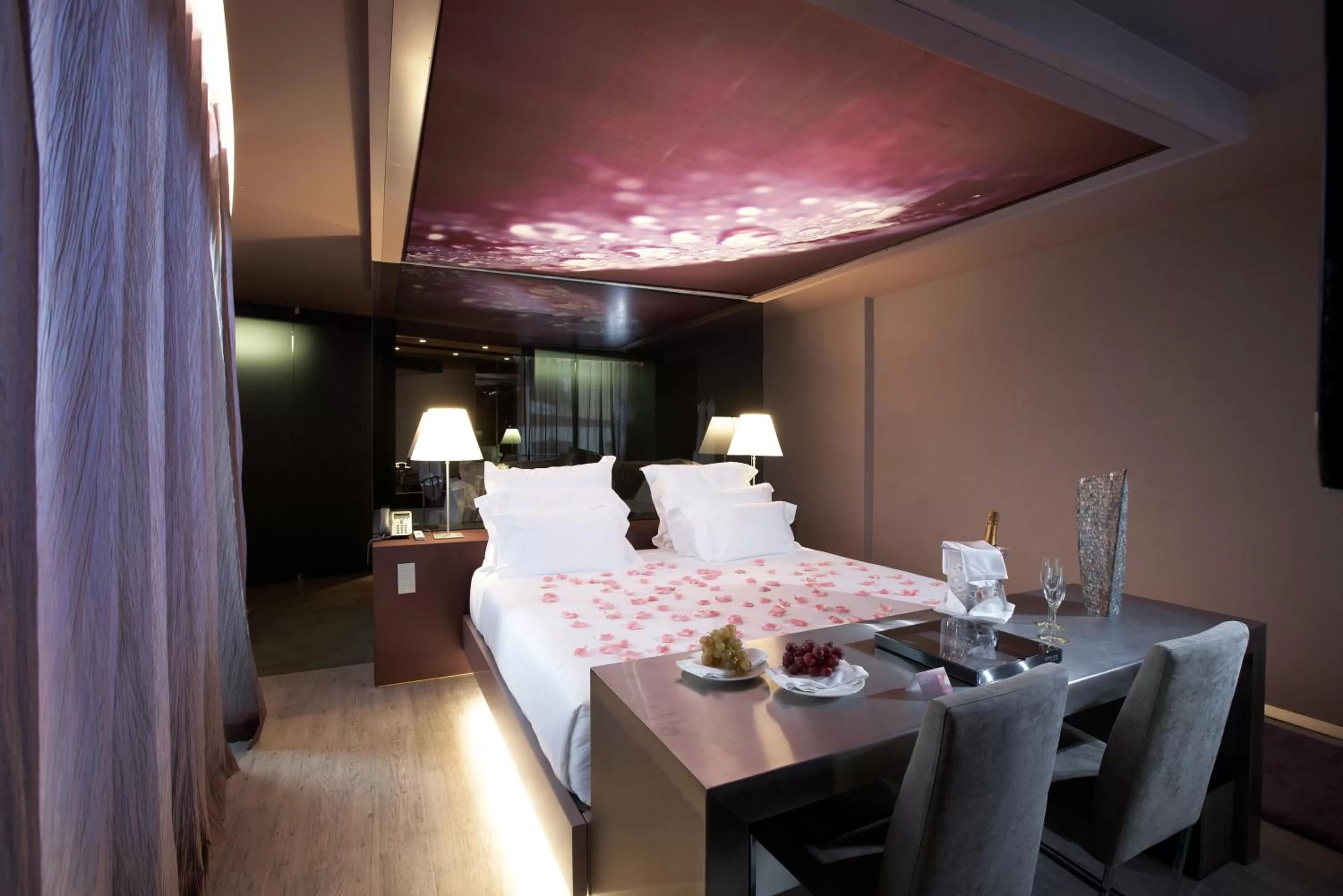 Photo of the whole room, Bed in The Vine Hotel