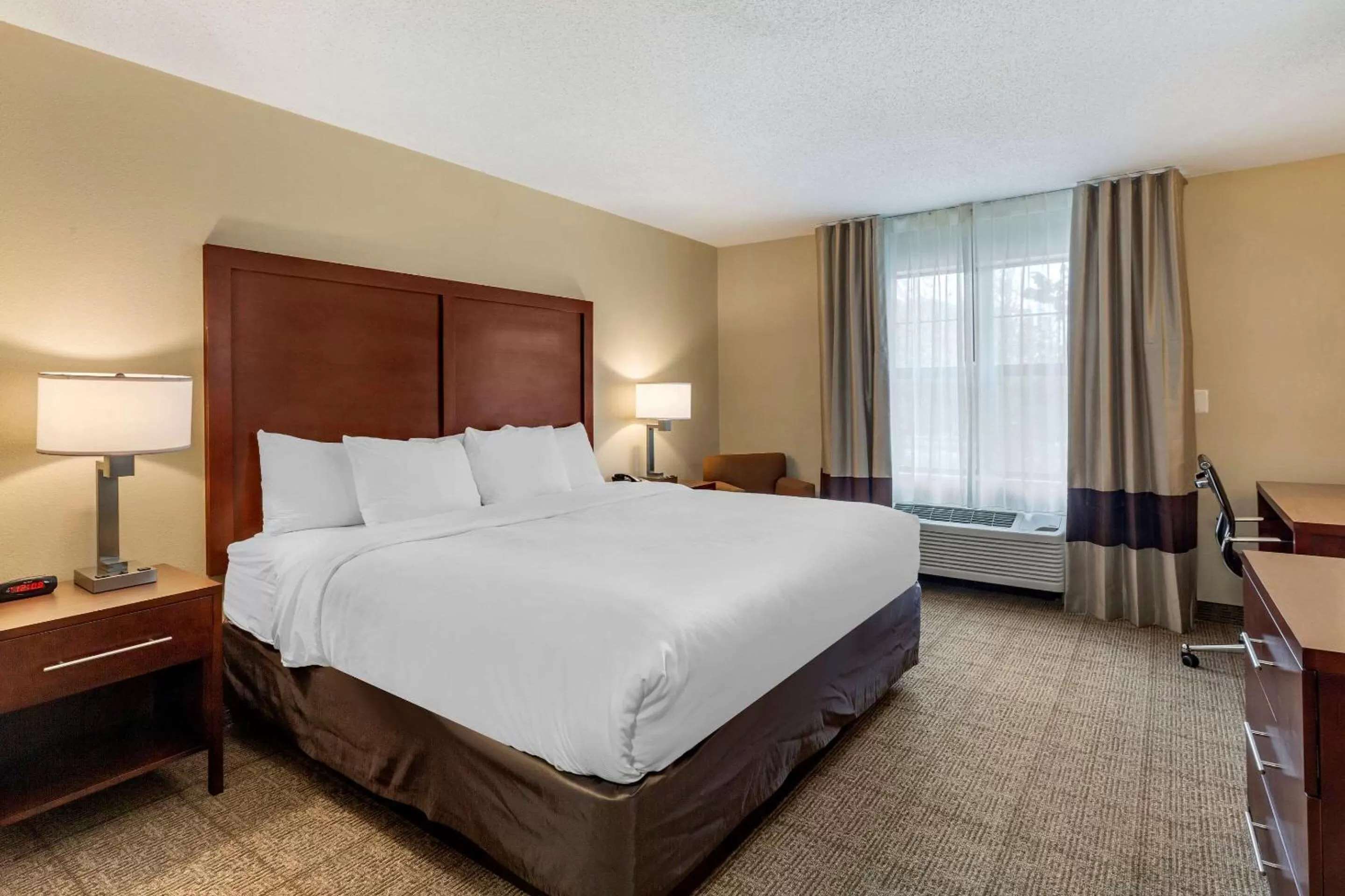 Bedroom, Bed in Comfort Inn Danvers - Boston North Shore