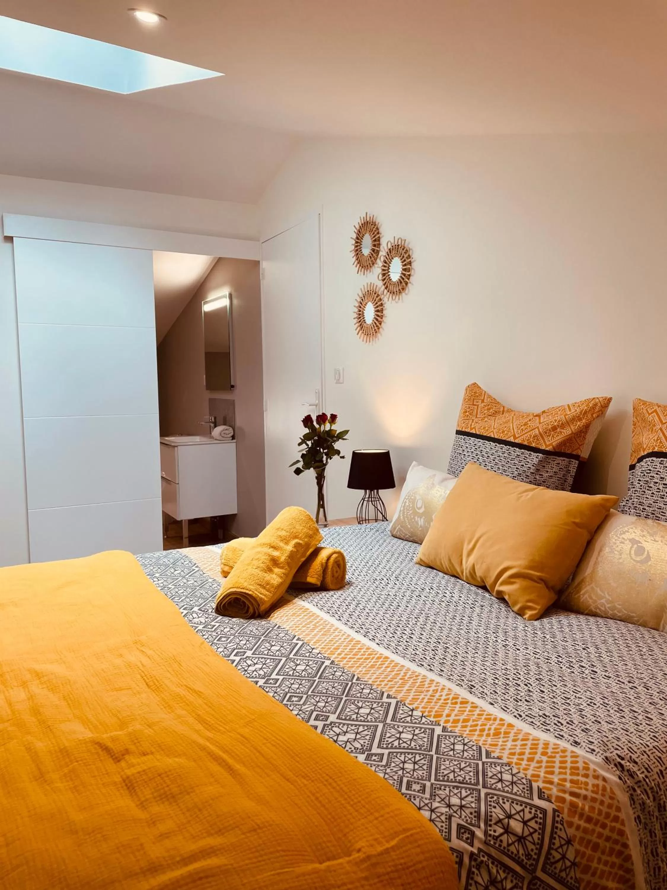 Photo of the whole room, Bed in Maison De La Tour