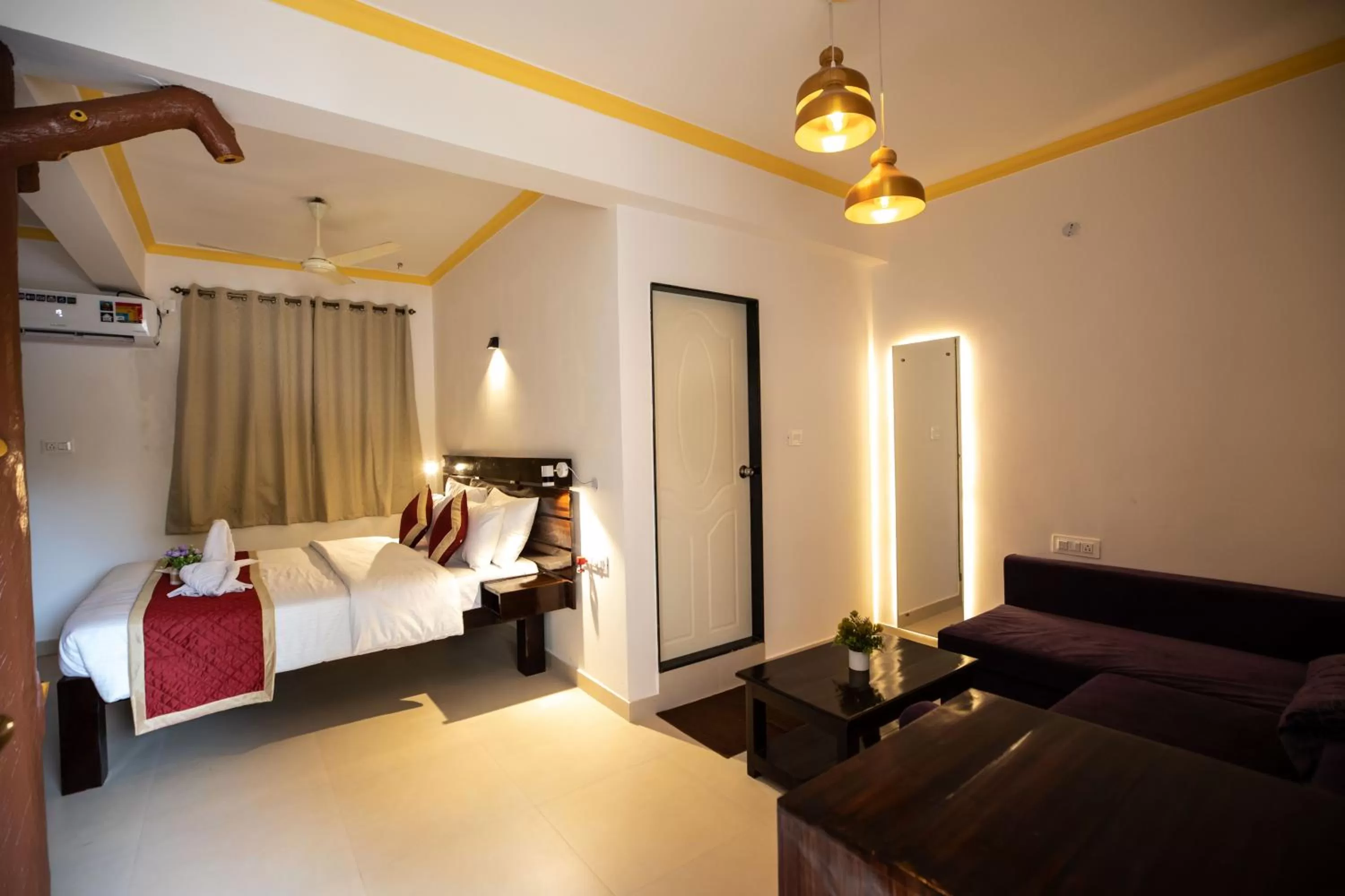 Bed in The Woodside Inn