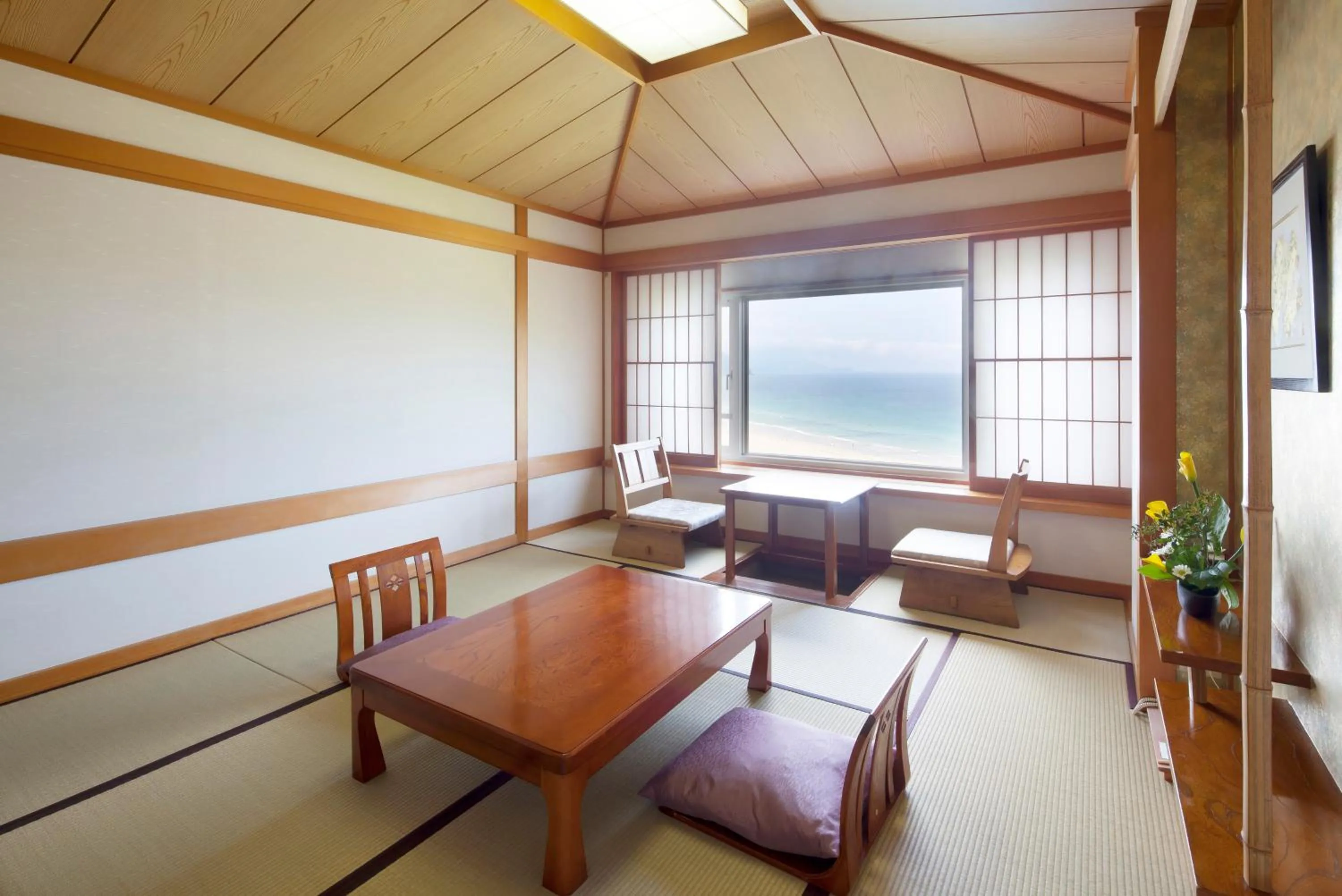 Photo of the whole room in Hotel Izukyu