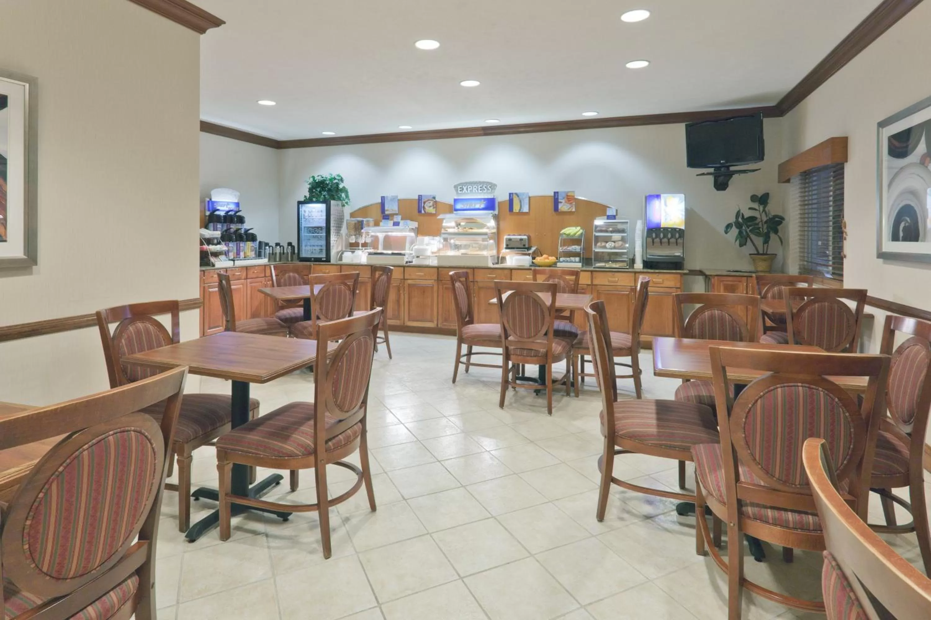 Breakfast in Holiday Inn Express Evansville - West by IHG