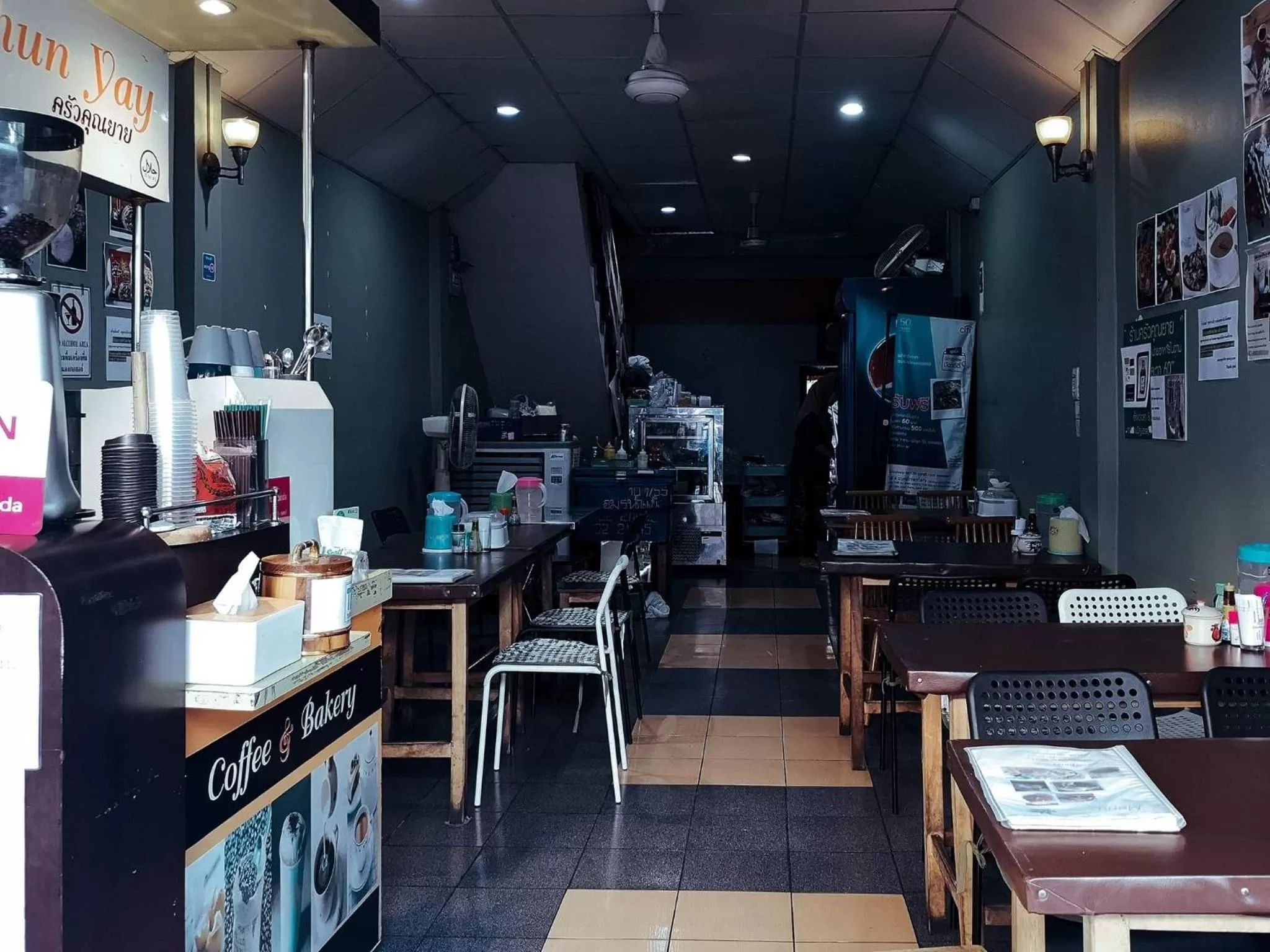 Restaurant/places to eat in The Cube Sathorn Boutique Hotel เดอะ คิวบ์ สาทร บูติค โฮเทล Near BTS Surasak