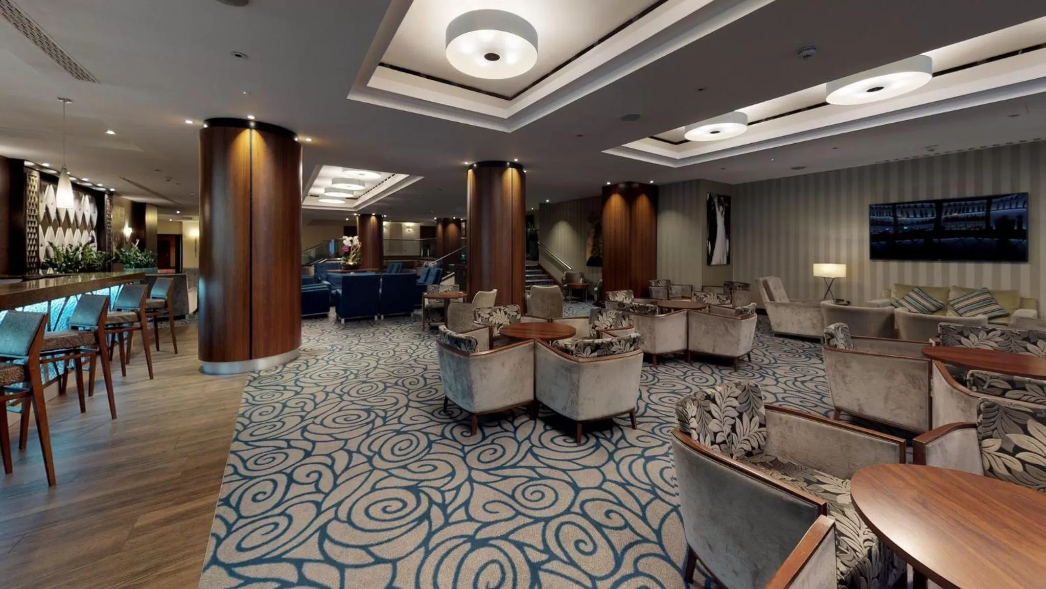 Lounge or bar in Holiday Inn London Kensington High St. by IHG