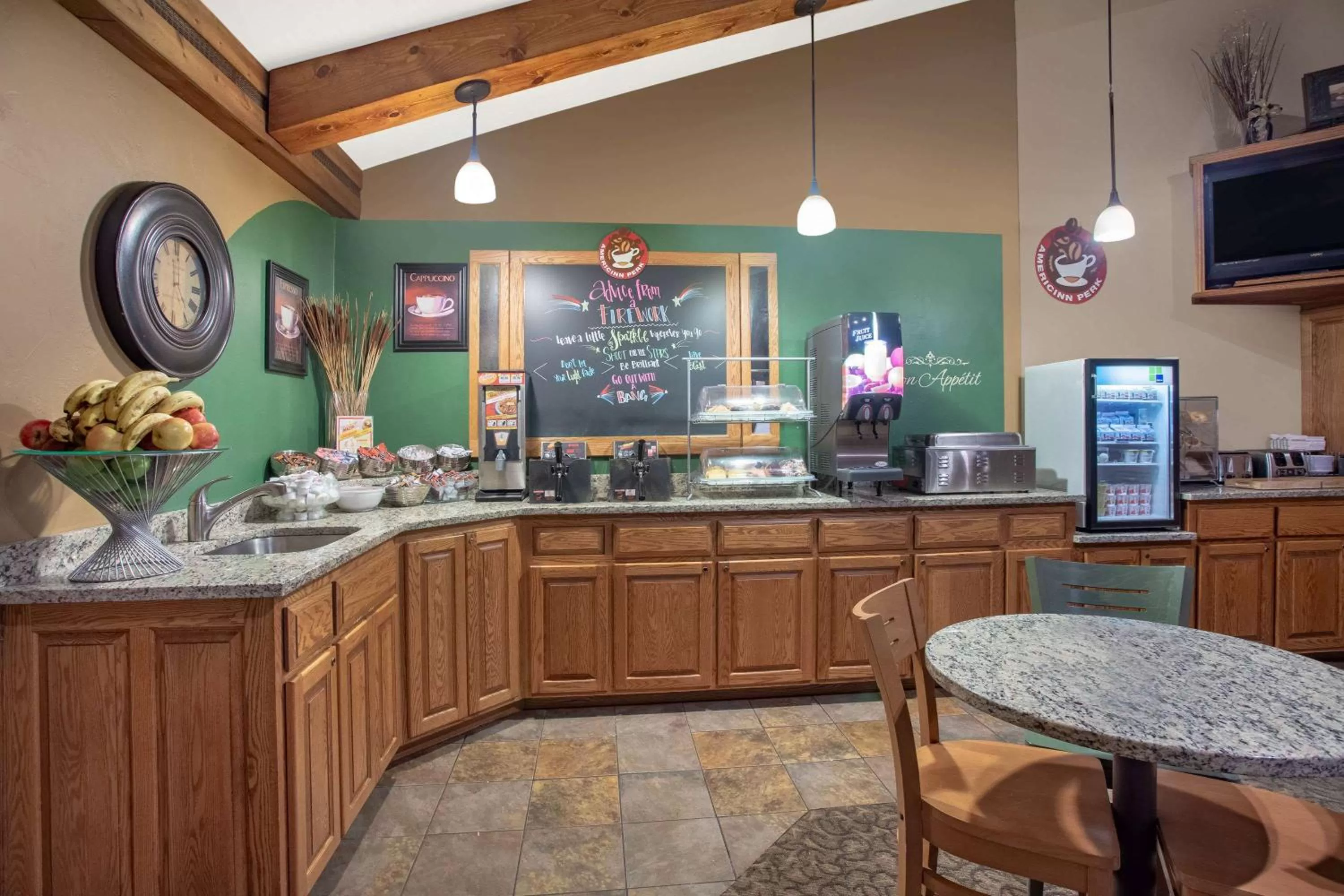 Restaurant/places to eat in AmericInn by Wyndham Green Bay West