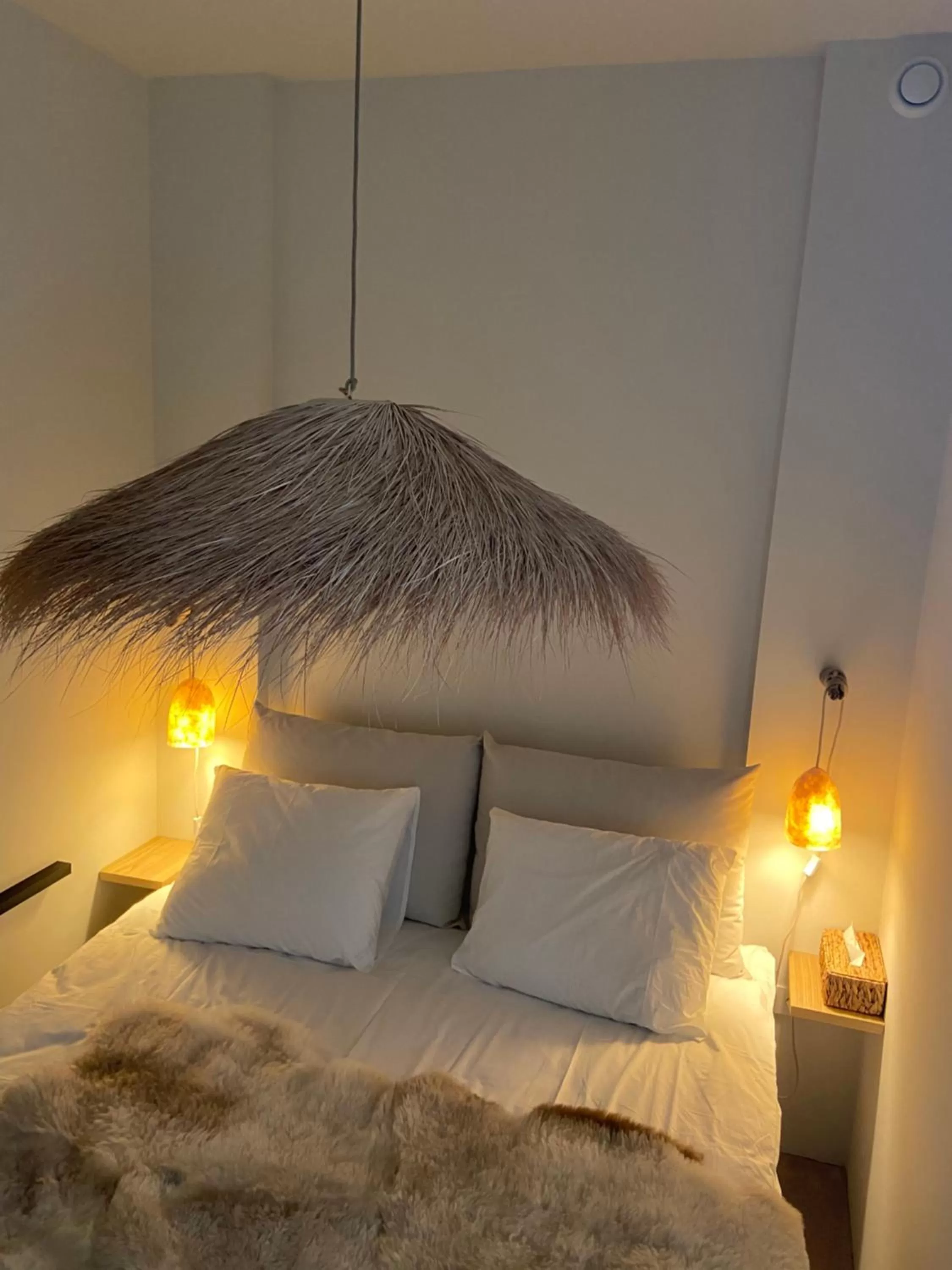 Bed in Logie Marie with hottub in the garden