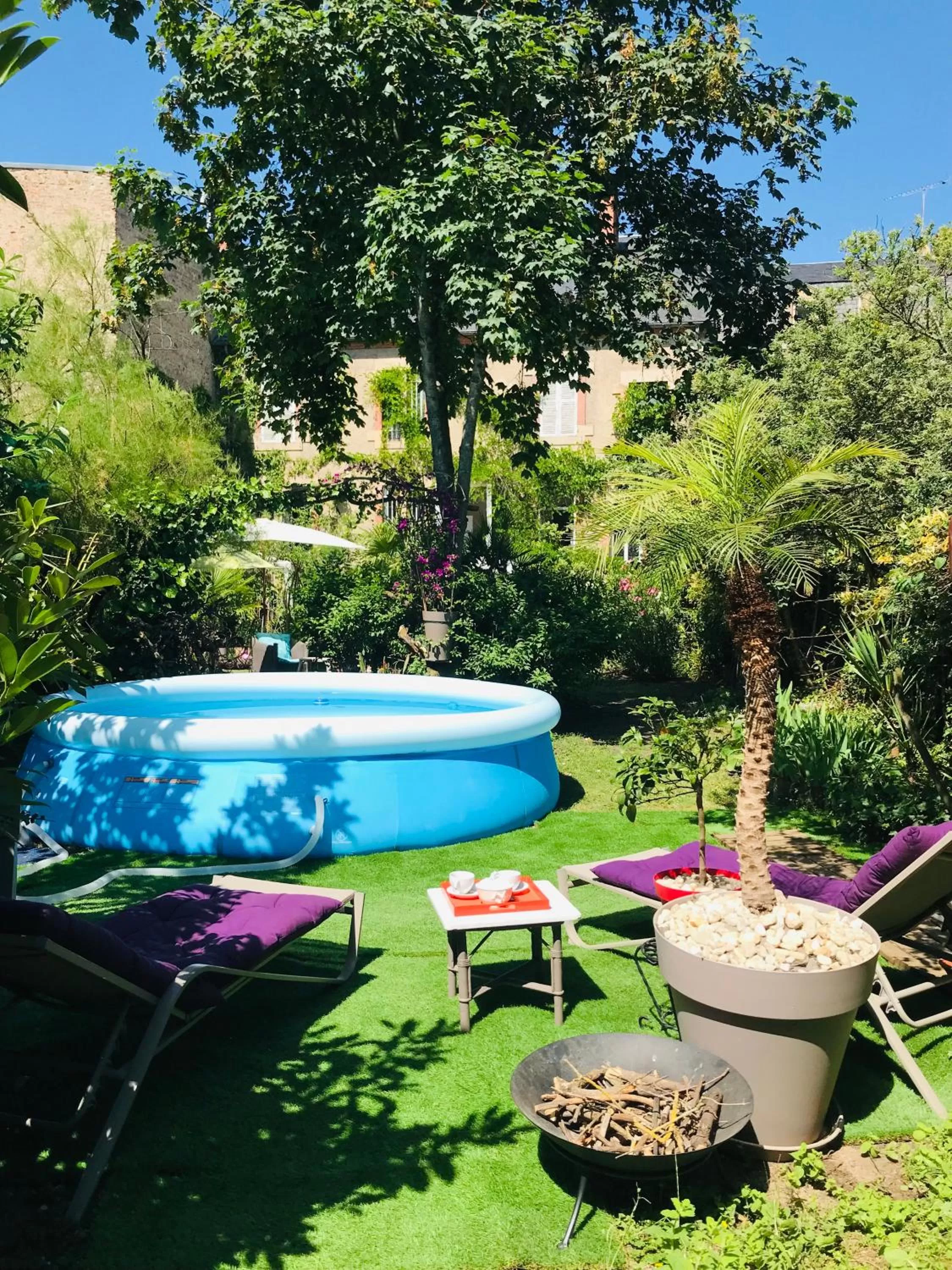 Swimming Pool in La Maison des Roses