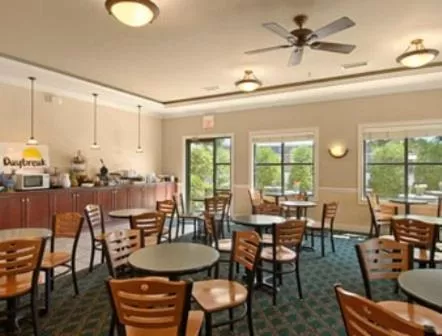Restaurant/places to eat in Days Inn by Wyndham Paducah I-24 Exit 4