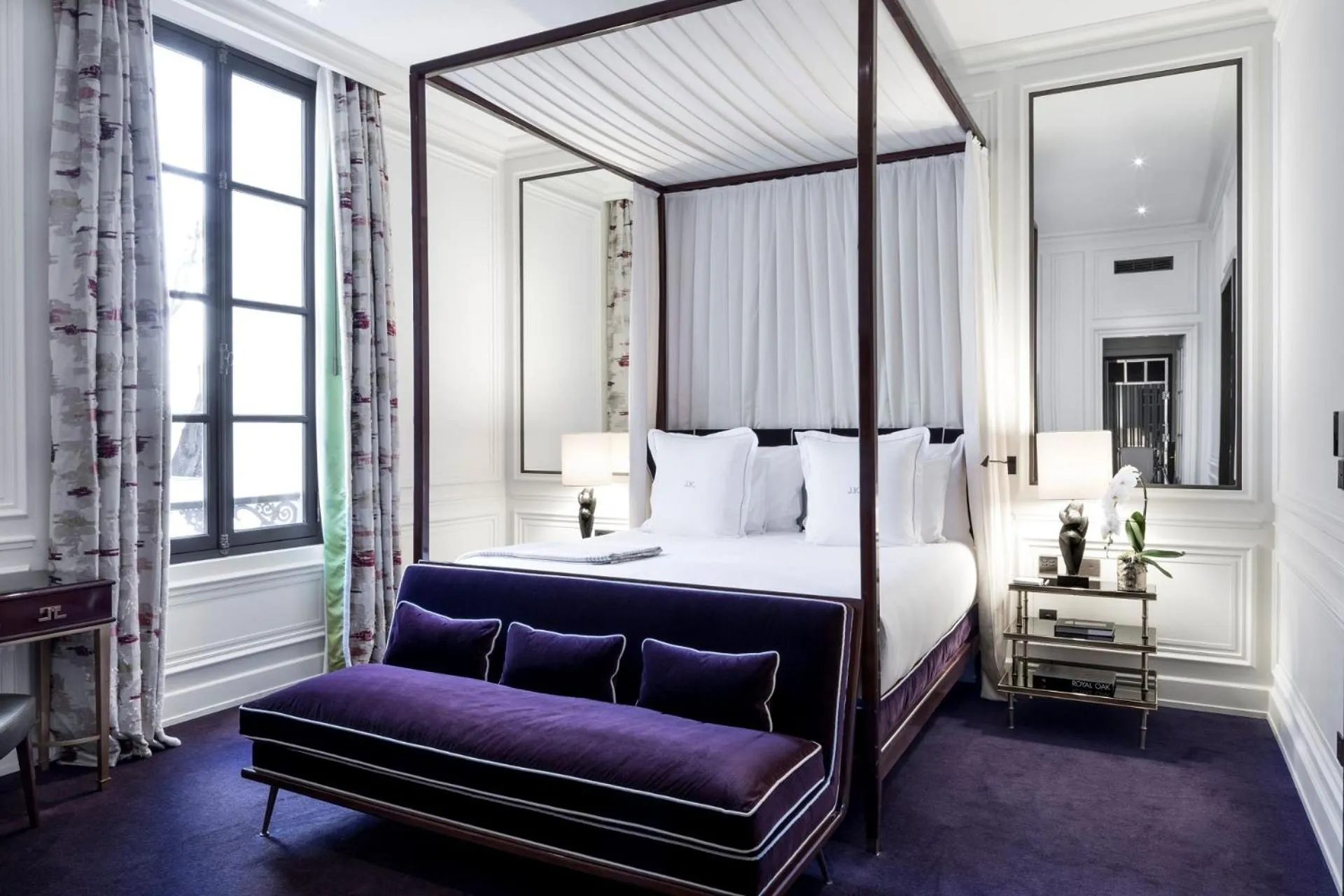 Bedroom, Bed in J.K. Place Paris