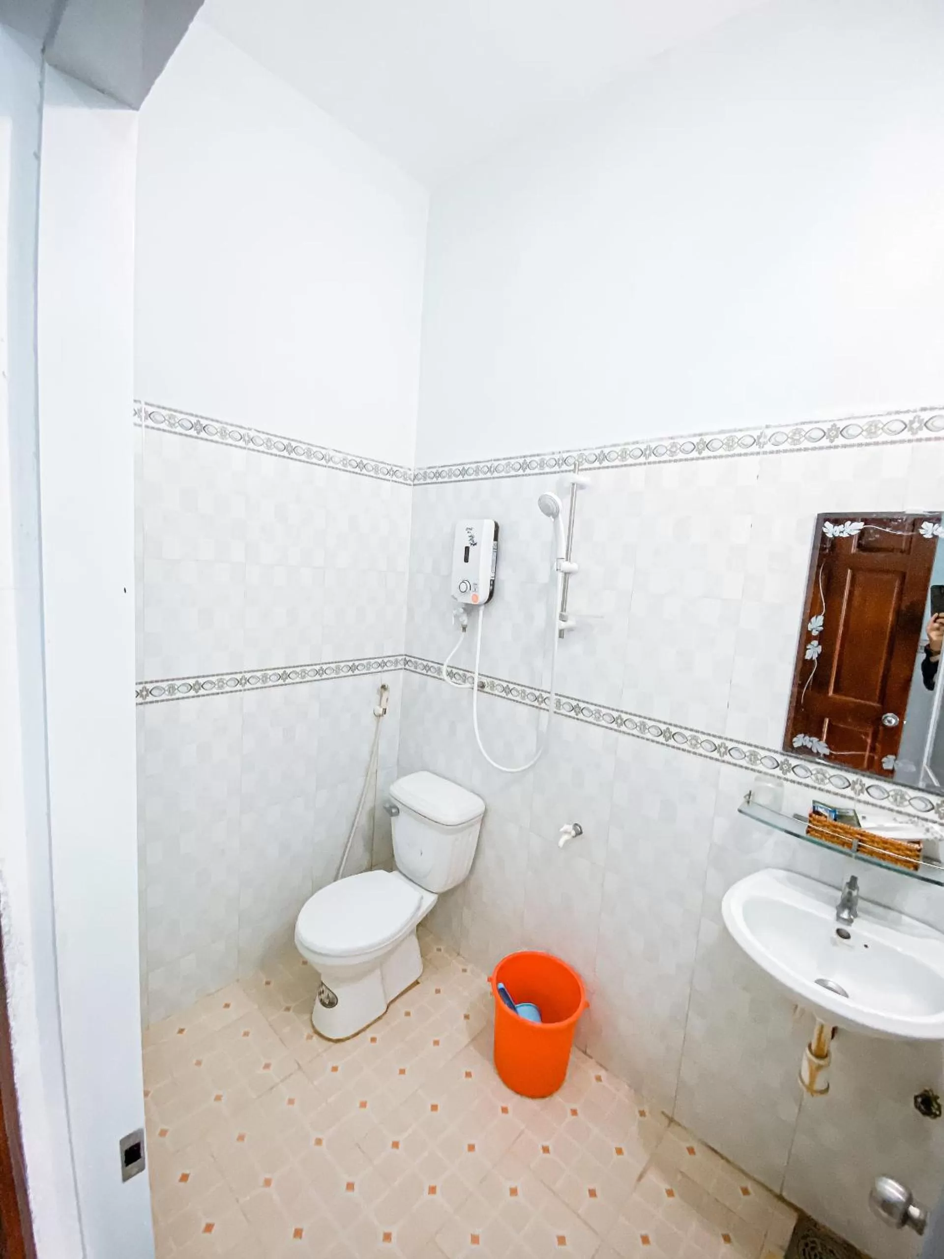 Toilet, Bathroom in An Phát Motel