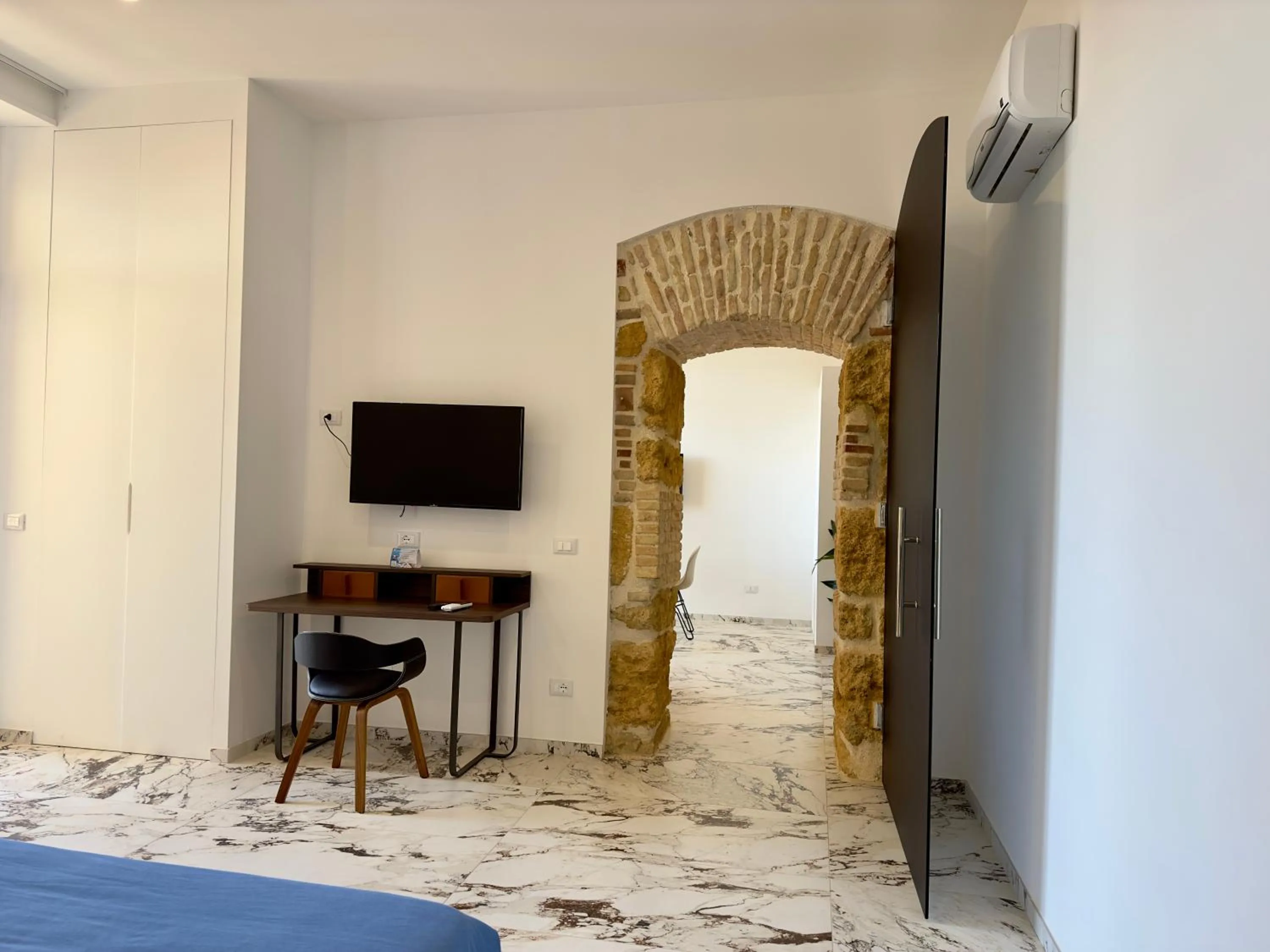 TV and multimedia in Hotel Exclusive