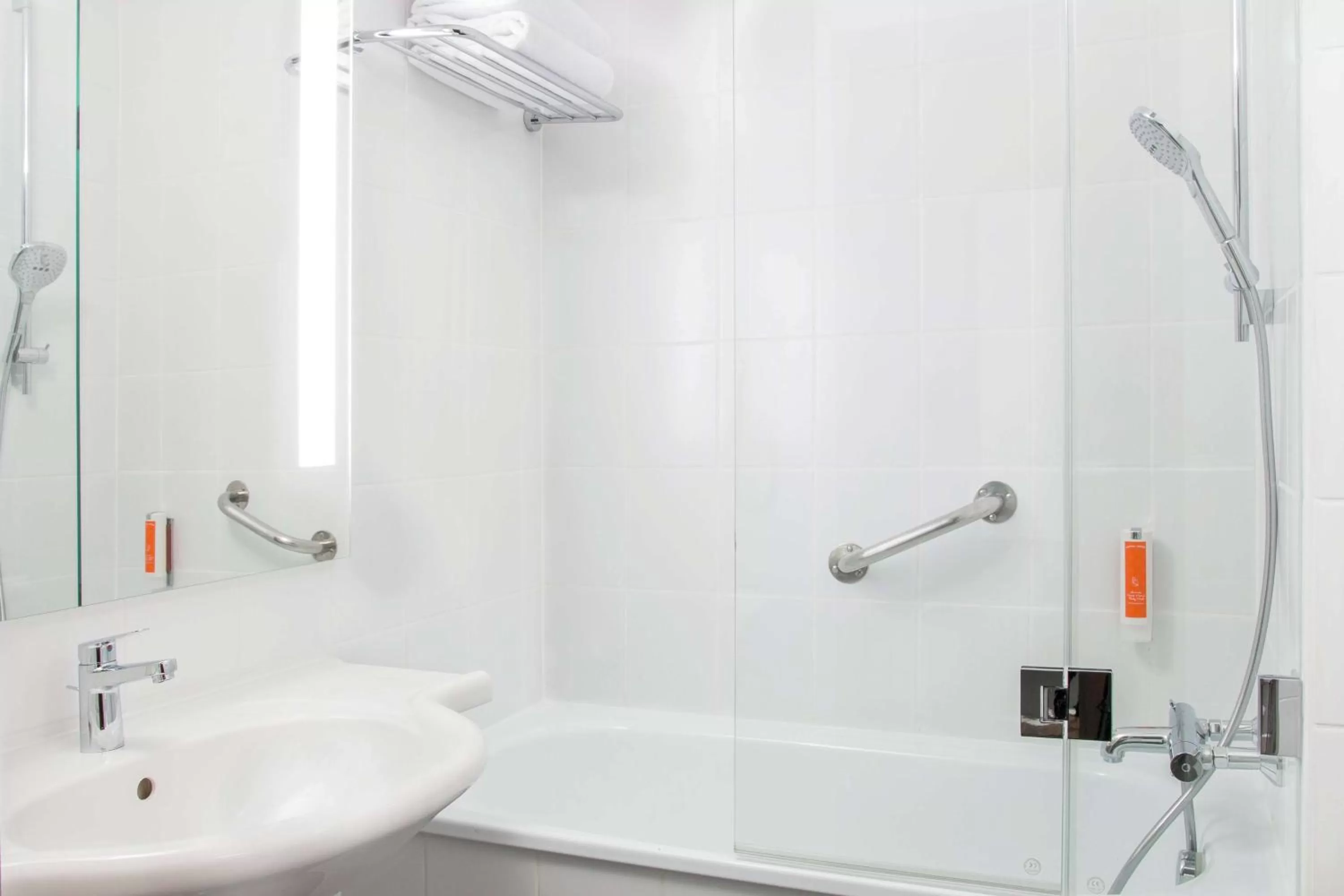 Bathroom in Vienna House Easy by Wyndham Cracow